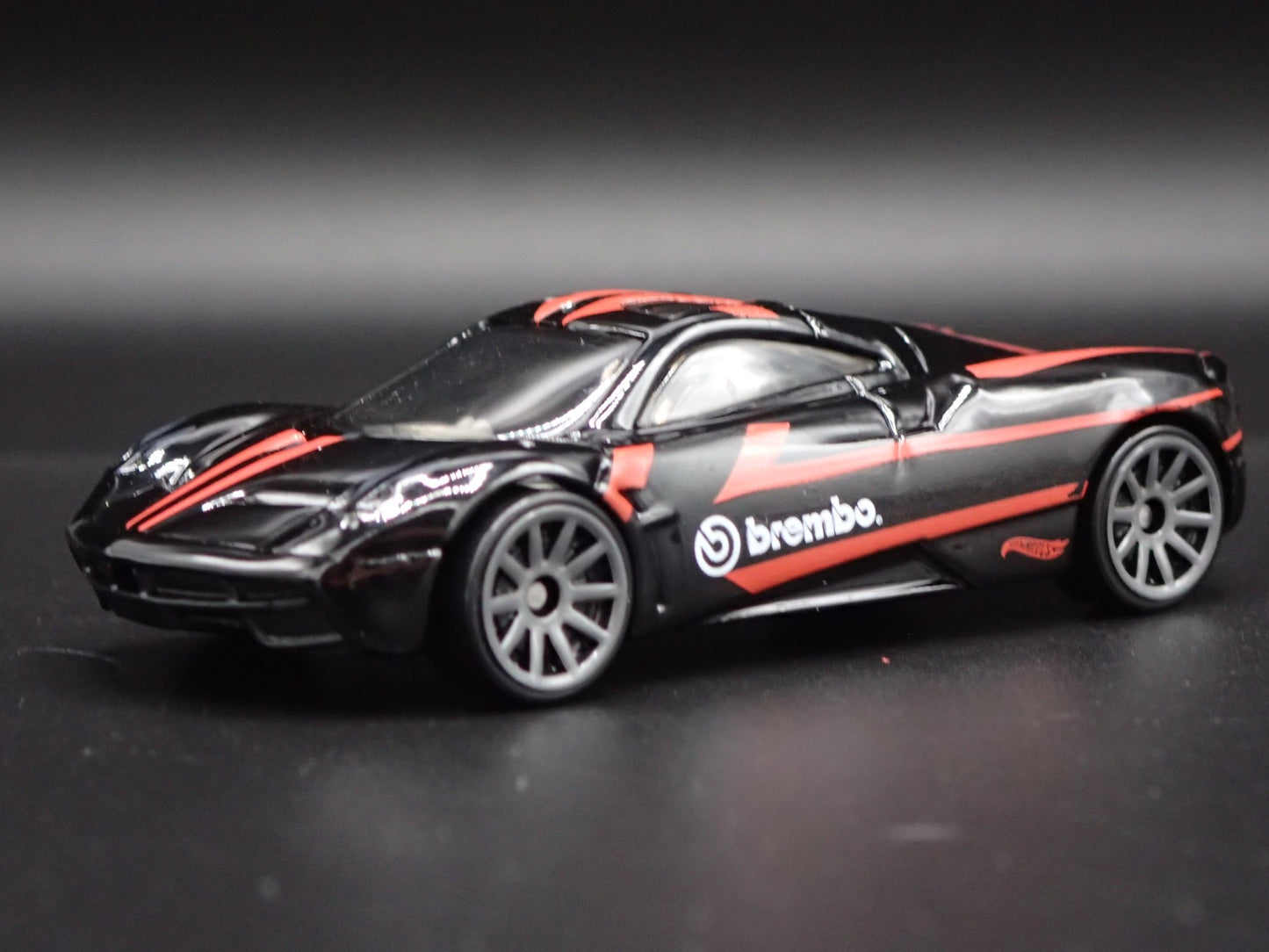 2011-2018 PAGANI HUAYRA SUPER CAR BREMBO 1/64 SCALE DIORAMA DIECAST MODEL CAR