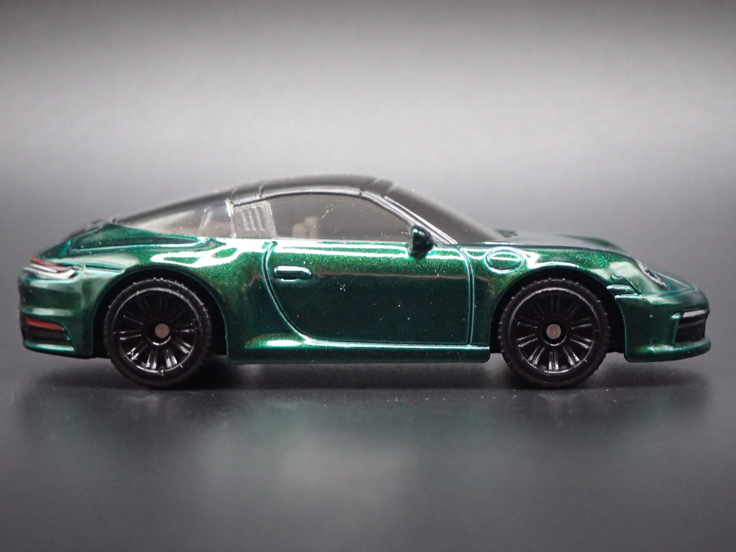 2018-2026 PORSCHE 911 TARGA 4S GREEN 1:64 SCALE COLLECTIBLE DIECAST MODEL CAR