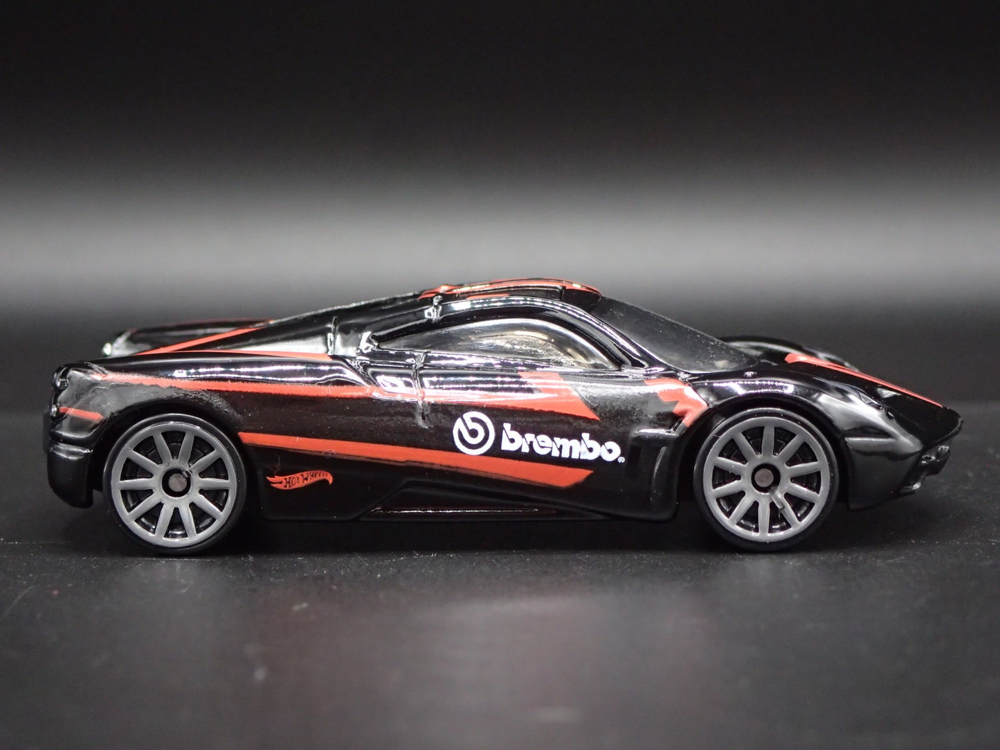 2011-2018 PAGANI HUAYRA SUPER CAR BREMBO 1/64 SCALE DIORAMA DIECAST MODEL CAR