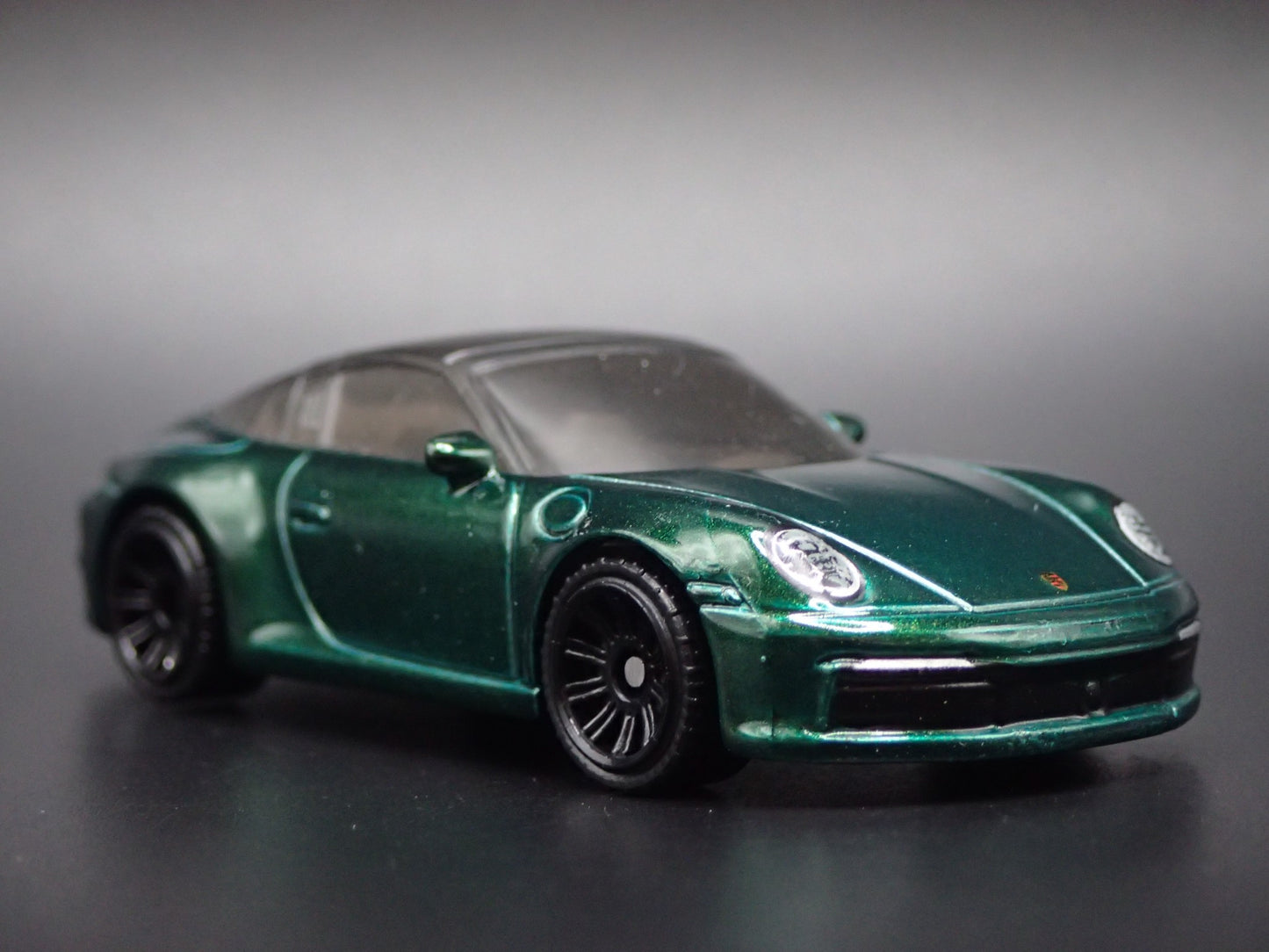 2018-2026 PORSCHE 911 TARGA 4S GREEN 1:64 SCALE COLLECTIBLE DIECAST MODEL CAR