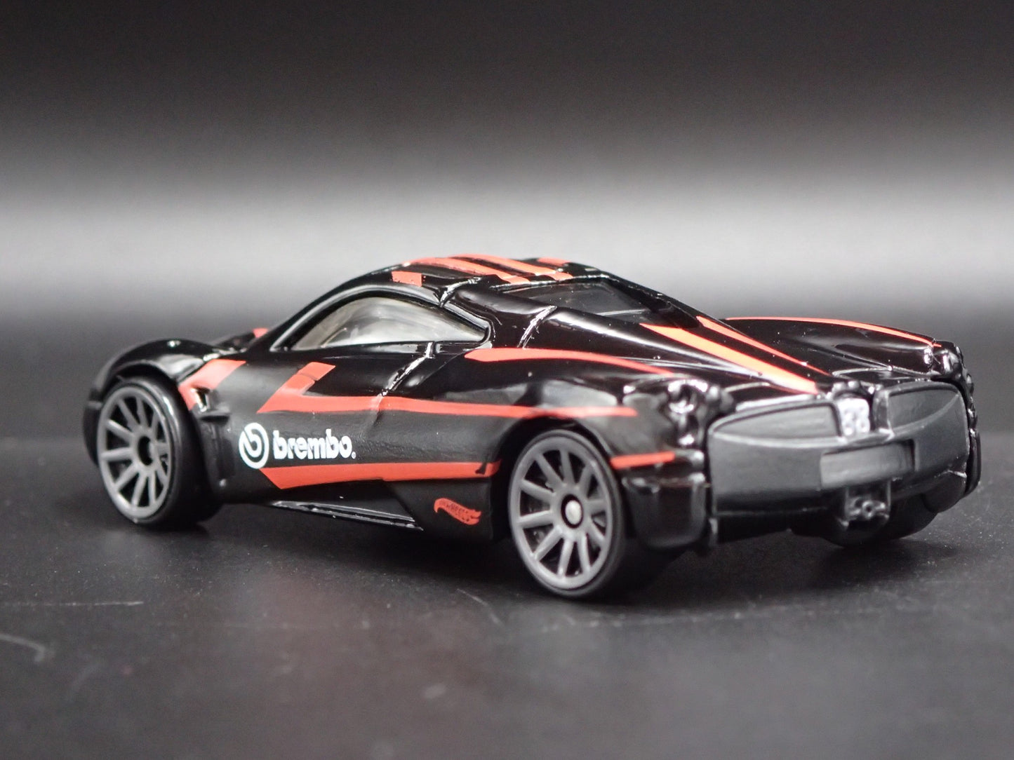 2011-2018 PAGANI HUAYRA SUPER CAR BREMBO 1/64 SCALE DIORAMA DIECAST MODEL CAR