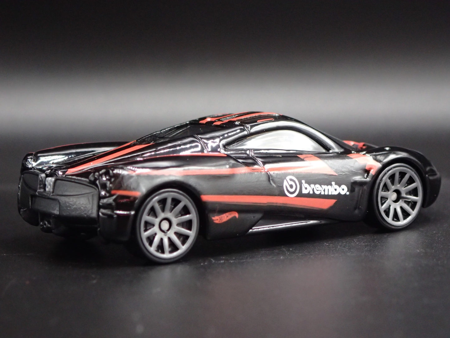 2011-2018 PAGANI HUAYRA SUPER CAR BREMBO 1/64 SCALE DIORAMA DIECAST MODEL CAR