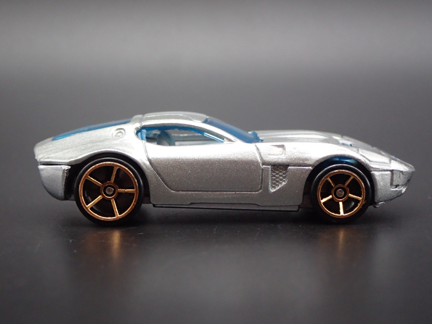 2005 05 FORD SHELBY GR1 CONCEPT SILVER 1:64 SCALE COLLECTIBLE DIECAST MODEL CAR