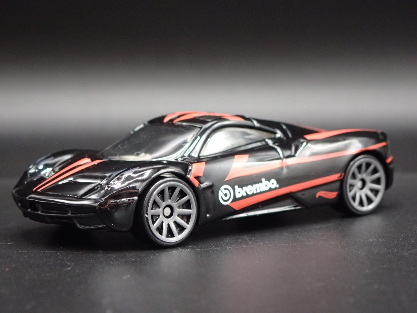 2011-2018 PAGANI HUAYRA SUPER CAR BREMBO 1/64 SCALE DIORAMA DIECAST MODEL CAR