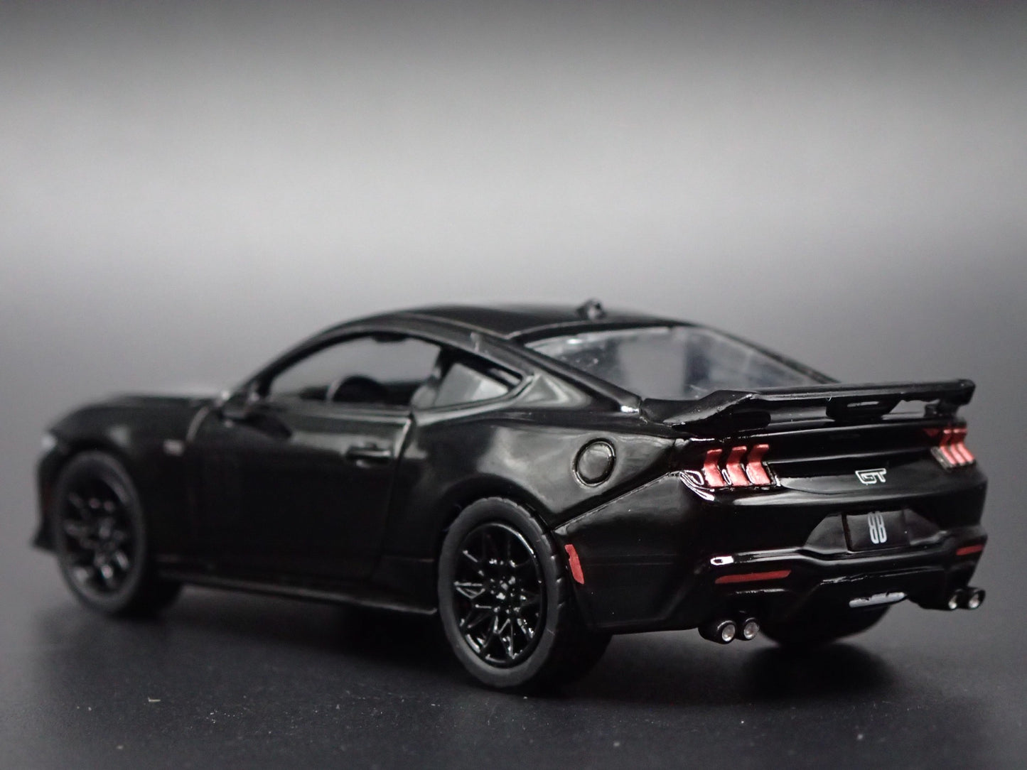 2024-2025 FORD MUSTANG GT COUPE BLACK 1:64 SCALE DIORAMA DIECAST MODEL CAR