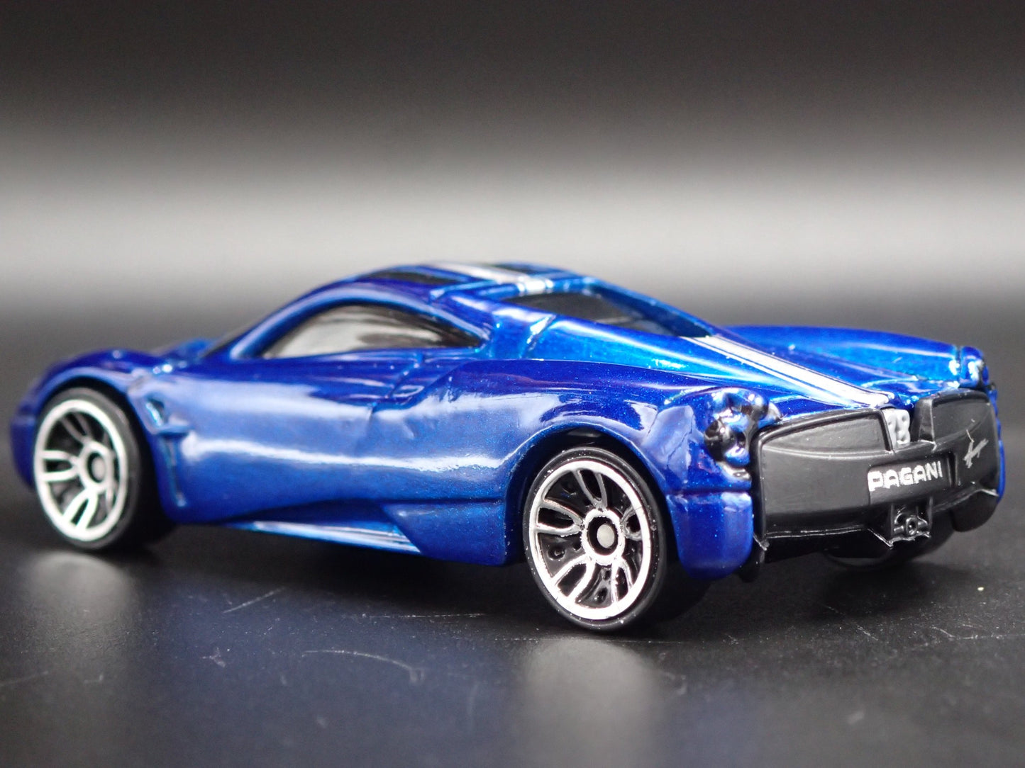 2011-2018 PAGANI HUAYRA SUPER CAR BLUE 1/64 SCALE DIORAMA DIECAST MODEL CAR