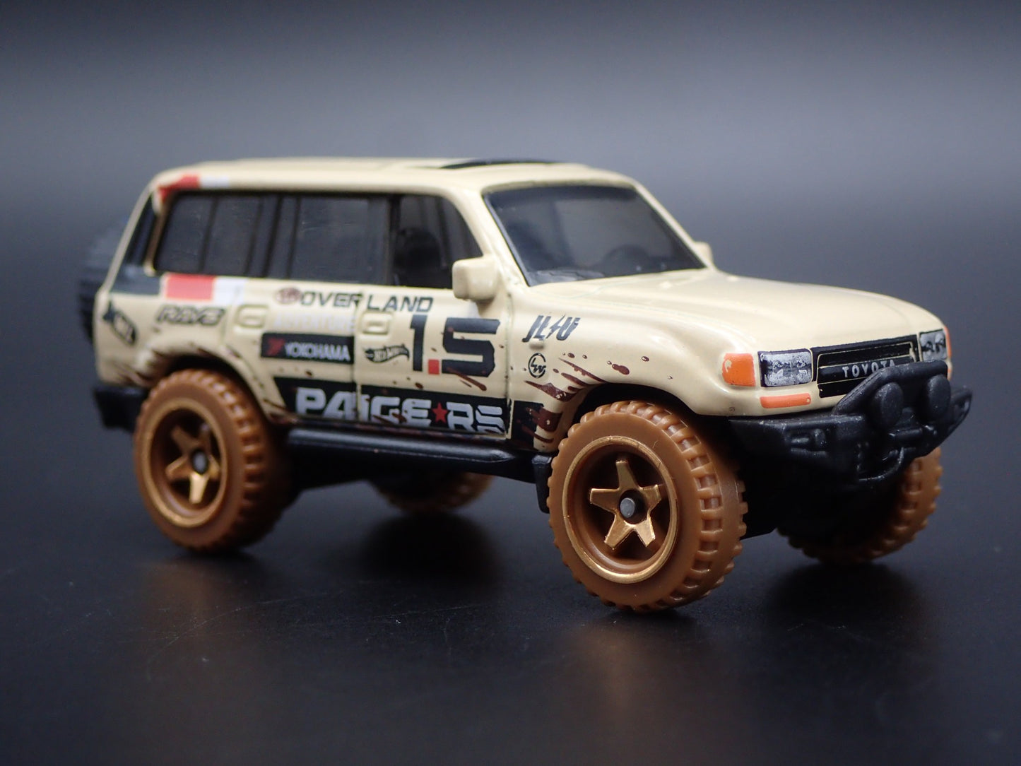 1990-1998 TOYOTA LAND CRUISER 80 RARE 1/64 SCALE DIORAMA DIECAST MODEL CAR
