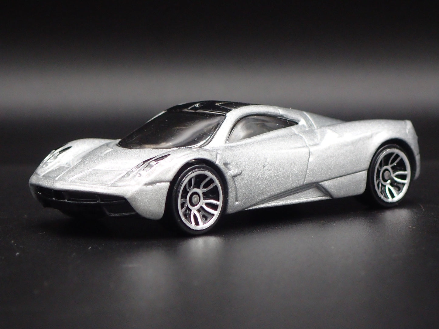 2011-2018 PAGANI HUAYRA SUPER CAR SILVER 1/64 SCALE DIORAMA DIECAST MODEL CAR