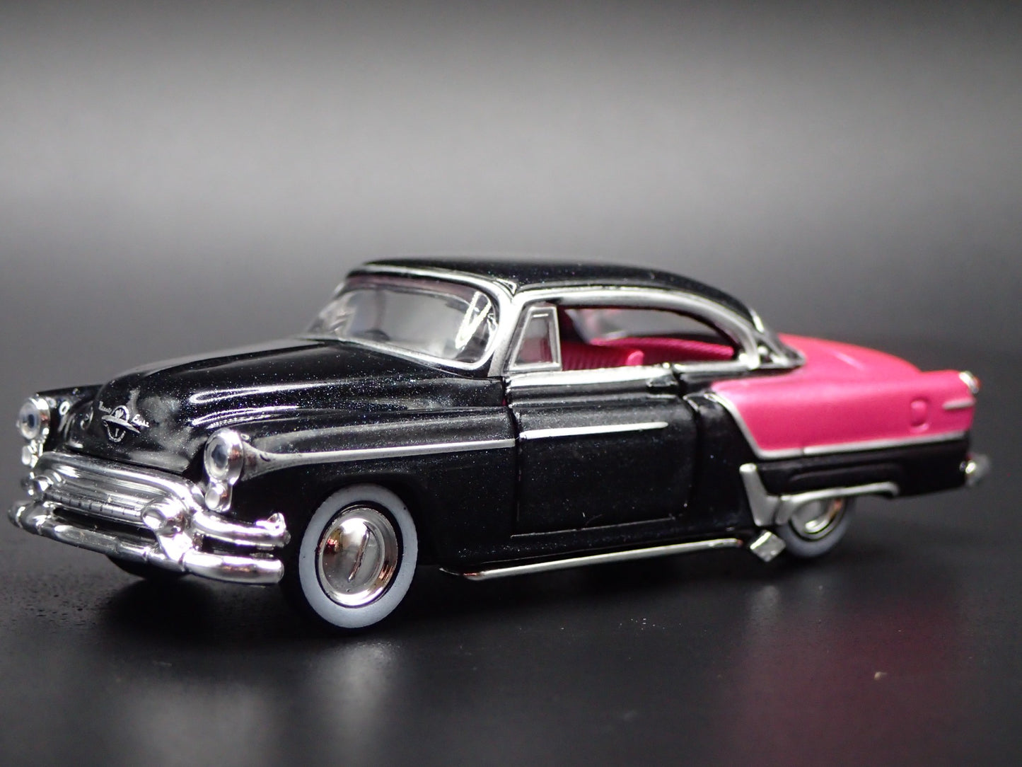 1953 53 OLDS OLDSMOBILE 98 RARE 1:64 SCALE COLLECTIBLE DIORAMA DIECAST MODEL CAR