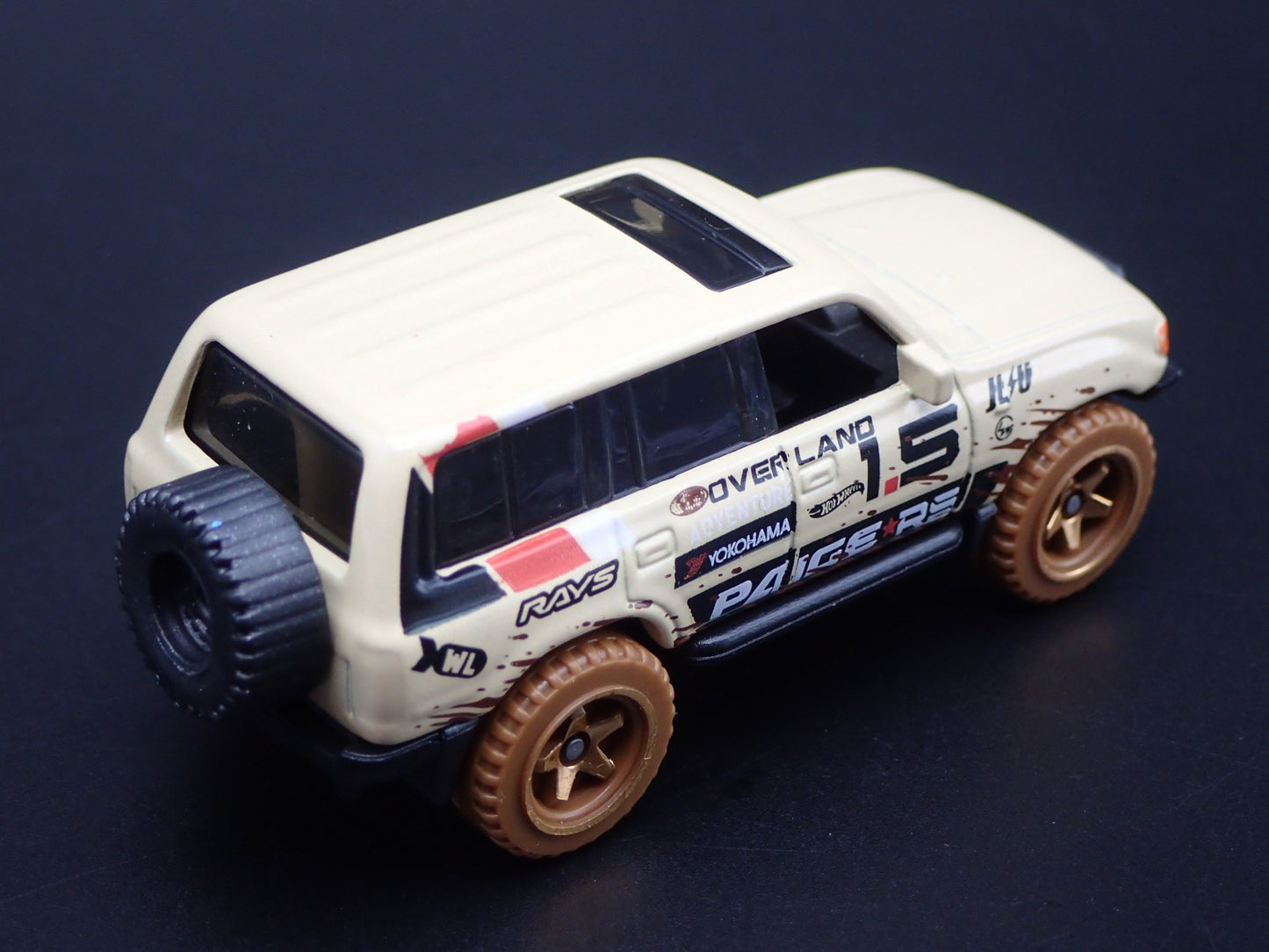 1990-1998 TOYOTA LAND CRUISER 80 RARE 1/64 SCALE DIORAMA DIECAST MODEL CAR