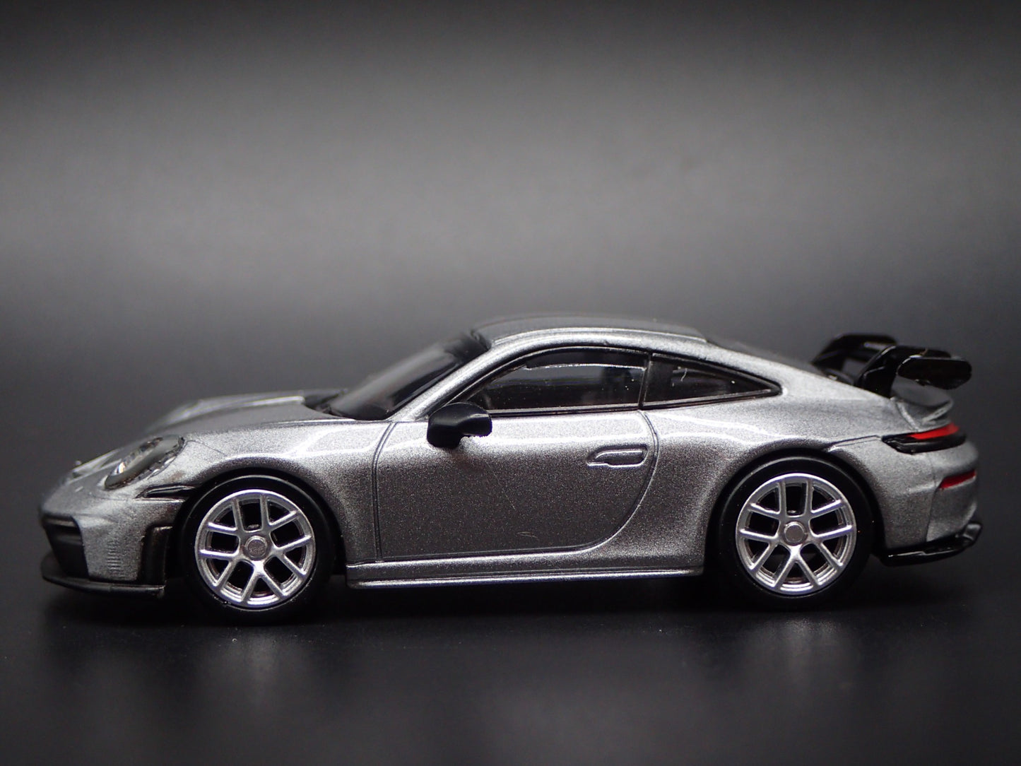 2025-2026 PORSCHE 911 GT3 992.2 SILVER 1:64 SCALE COLLECTIBLE DIECAST MODEL CAR