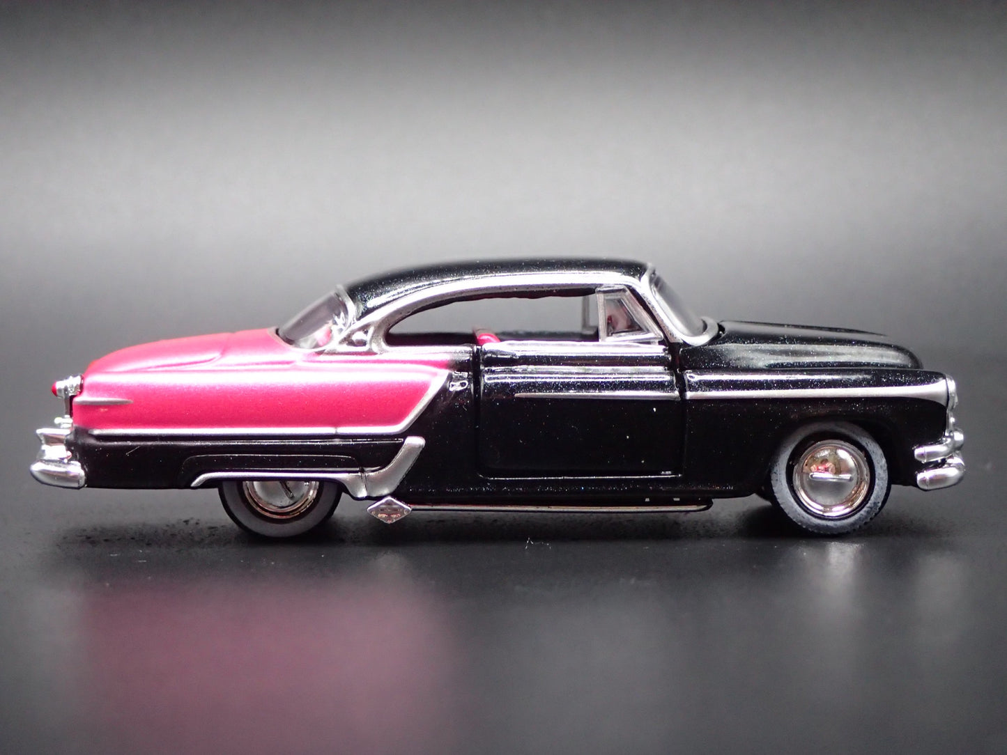 1953 53 OLDS OLDSMOBILE 98 RARE 1:64 SCALE COLLECTIBLE DIORAMA DIECAST MODEL CAR