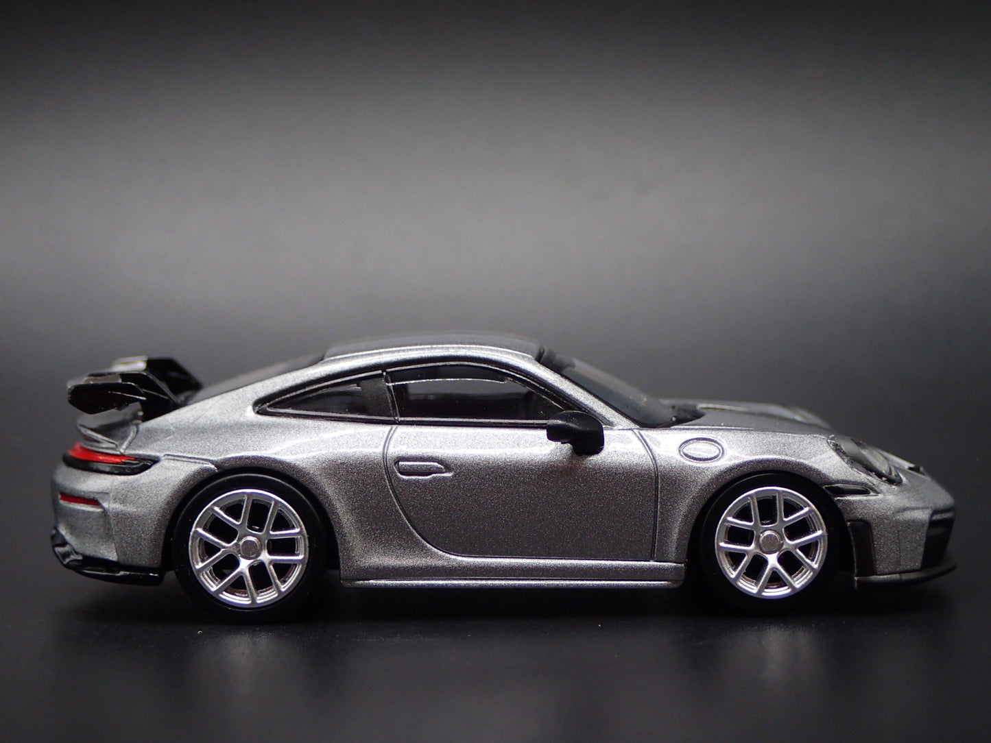 2025-2026 PORSCHE 911 GT3 992.2 SILVER 1:64 SCALE COLLECTIBLE DIECAST MODEL CAR