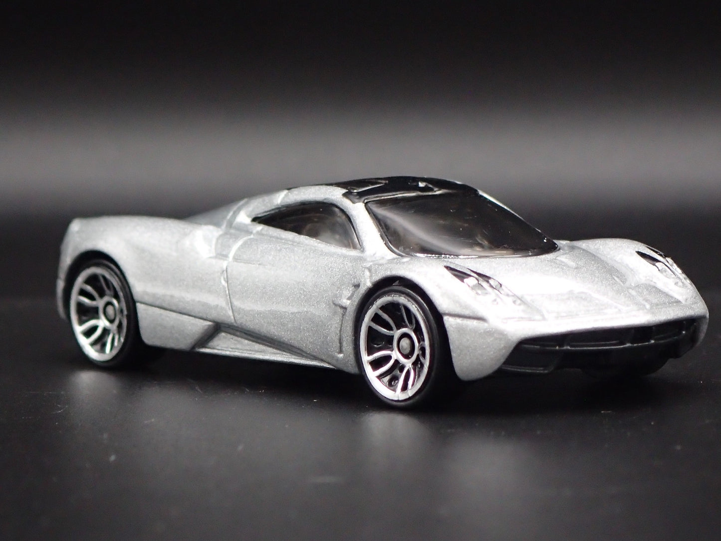2011-2018 PAGANI HUAYRA SUPER CAR SILVER 1/64 SCALE DIORAMA DIECAST MODEL CAR