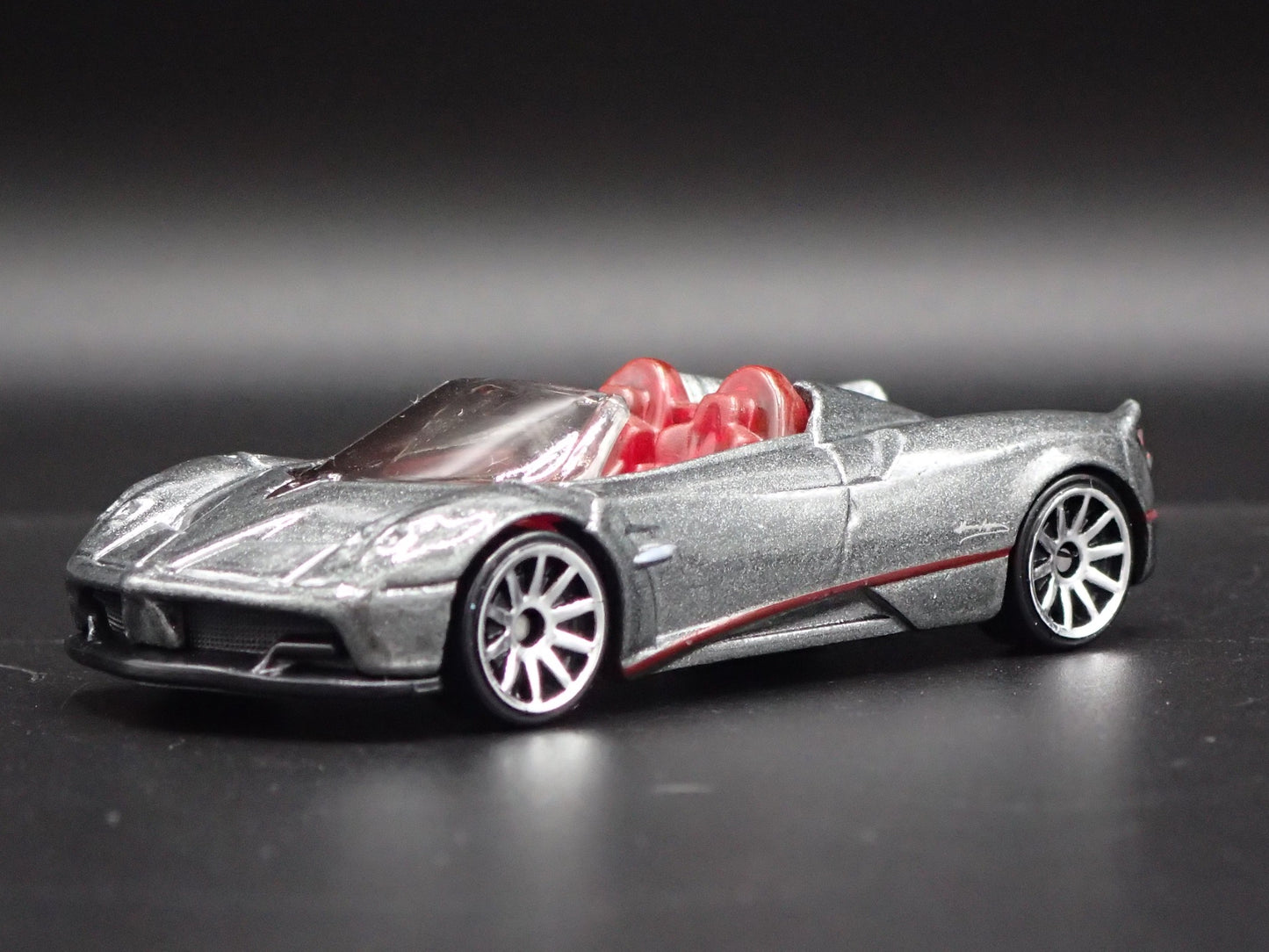 2017-2020 PAGANI HUAYRA ROADSTER SUPERCAR 1:64 SCALE DIORAMA DIECAST MODEL CAR