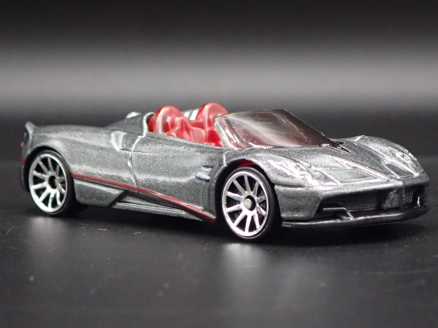 2017-2020 PAGANI HUAYRA ROADSTER SUPERCAR 1:64 SCALE DIORAMA DIECAST MODEL CAR