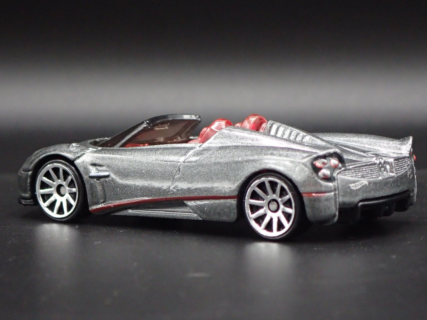 2017-2020 PAGANI HUAYRA ROADSTER SUPERCAR 1:64 SCALE DIORAMA DIECAST MODEL CAR