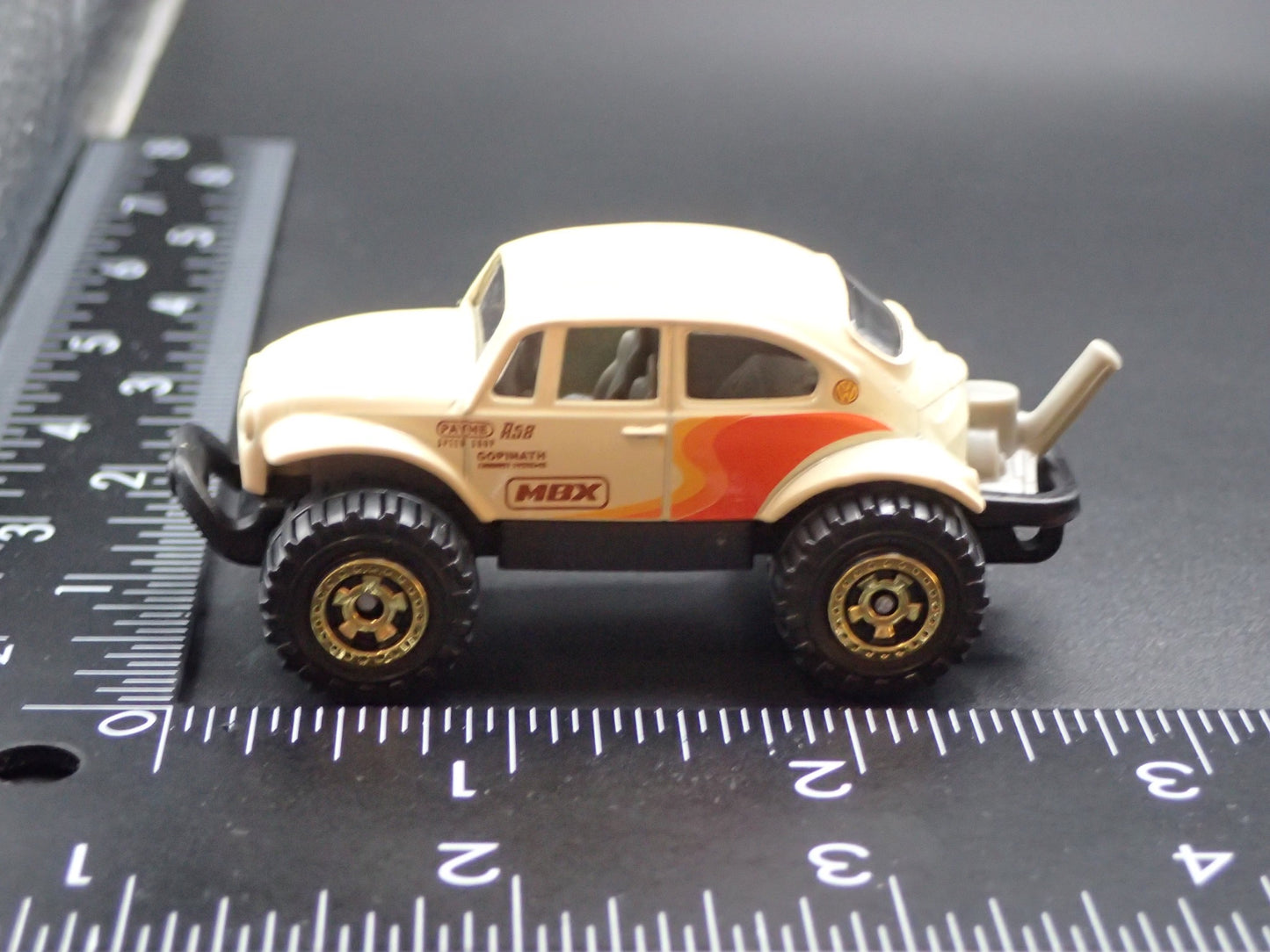 VW VOLKSWAGEN BAJA BEETLE BUG 4X4 CREAM 1:64 SCALE DIORAMA DIECAST MODEL CAR