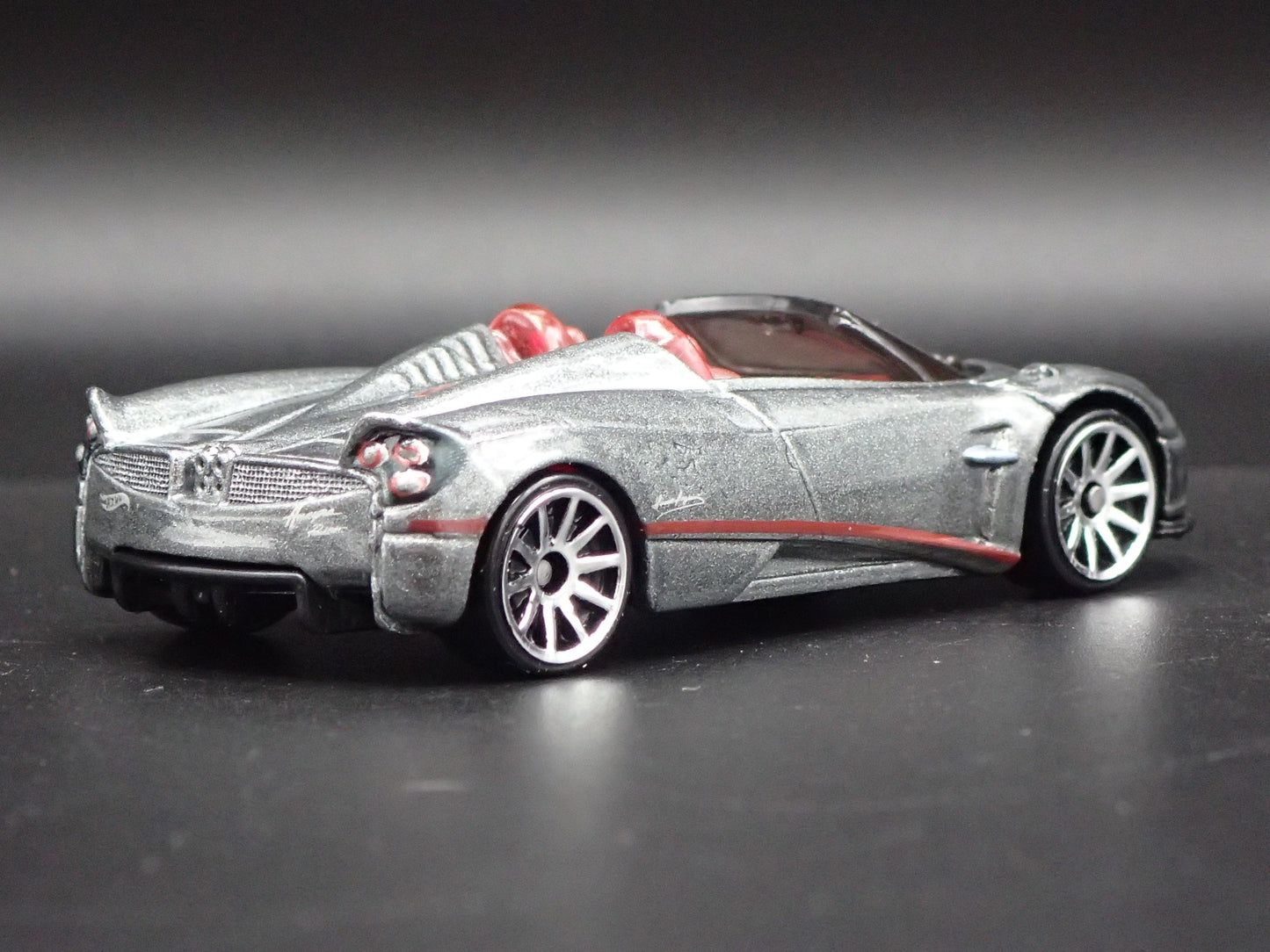 2017-2020 PAGANI HUAYRA ROADSTER SUPERCAR 1:64 SCALE DIORAMA DIECAST MODEL CAR