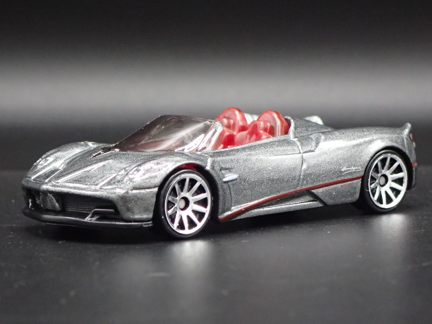 2017-2020 PAGANI HUAYRA ROADSTER SUPERCAR 1:64 SCALE DIORAMA DIECAST MODEL CAR
