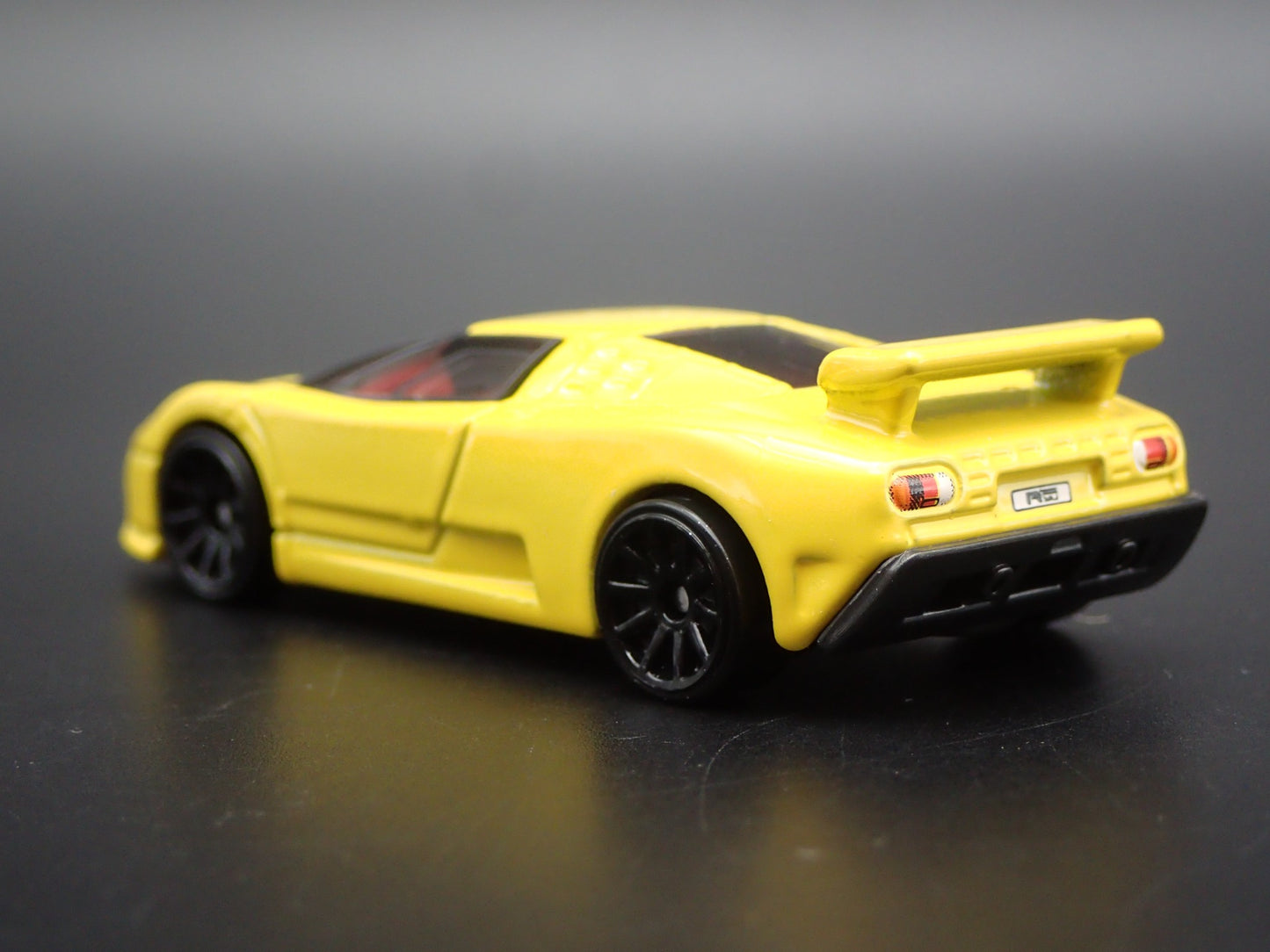 1991-1995 BUGATTI EB110 SS SUPER CAR YELLOW 1:64 SCALE DIORAMA DIECAST MODEL CAR