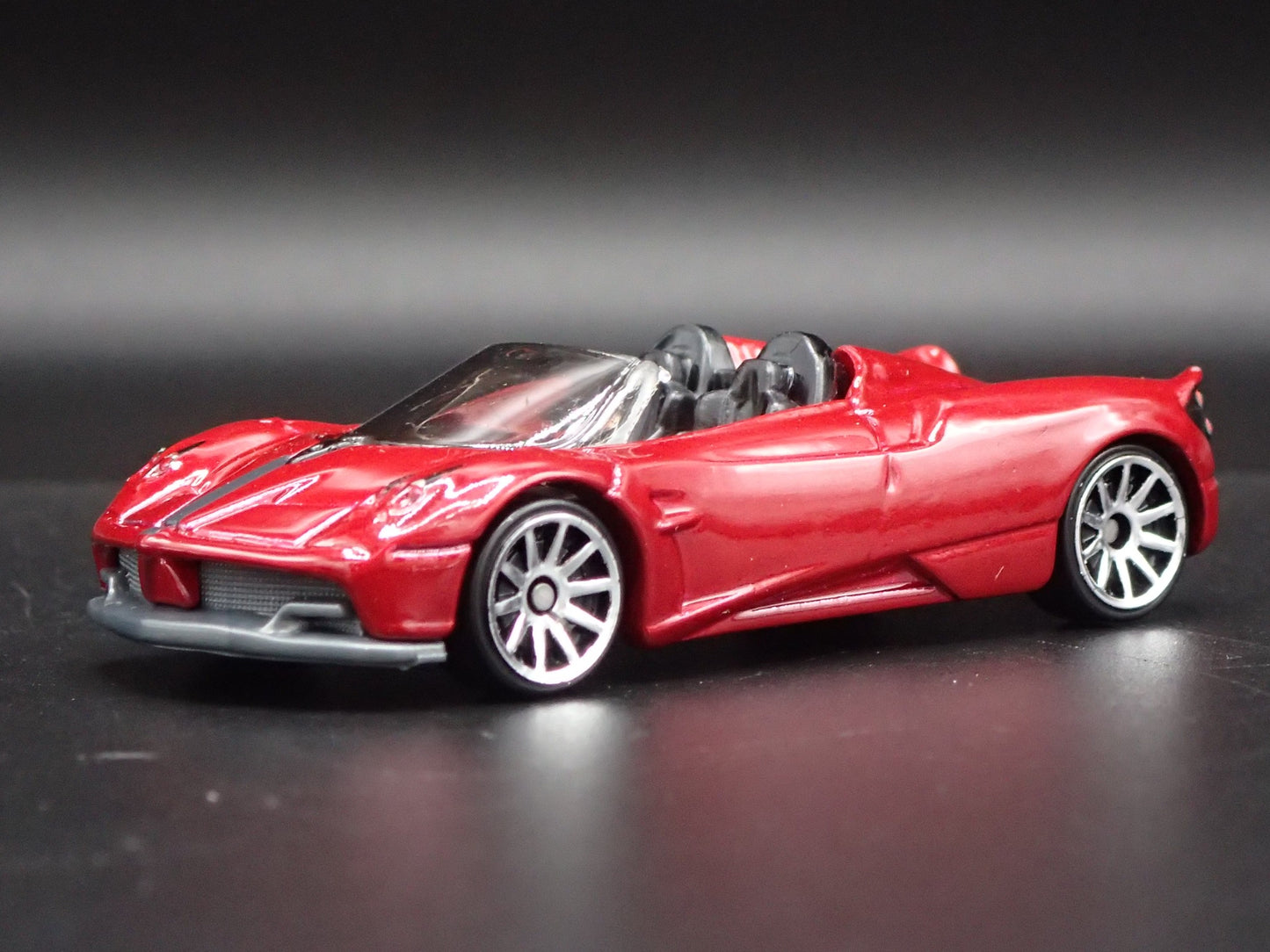 2017-2020 PAGANI HUAYRA ROADSTER SUPERCAR 1:64 SCALE DIORAMA DIECAST MODEL CAR