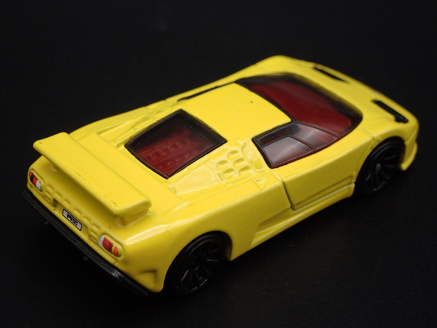 1991-1995 BUGATTI EB110 SS SUPER CAR YELLOW 1:64 SCALE DIORAMA DIECAST MODEL CAR