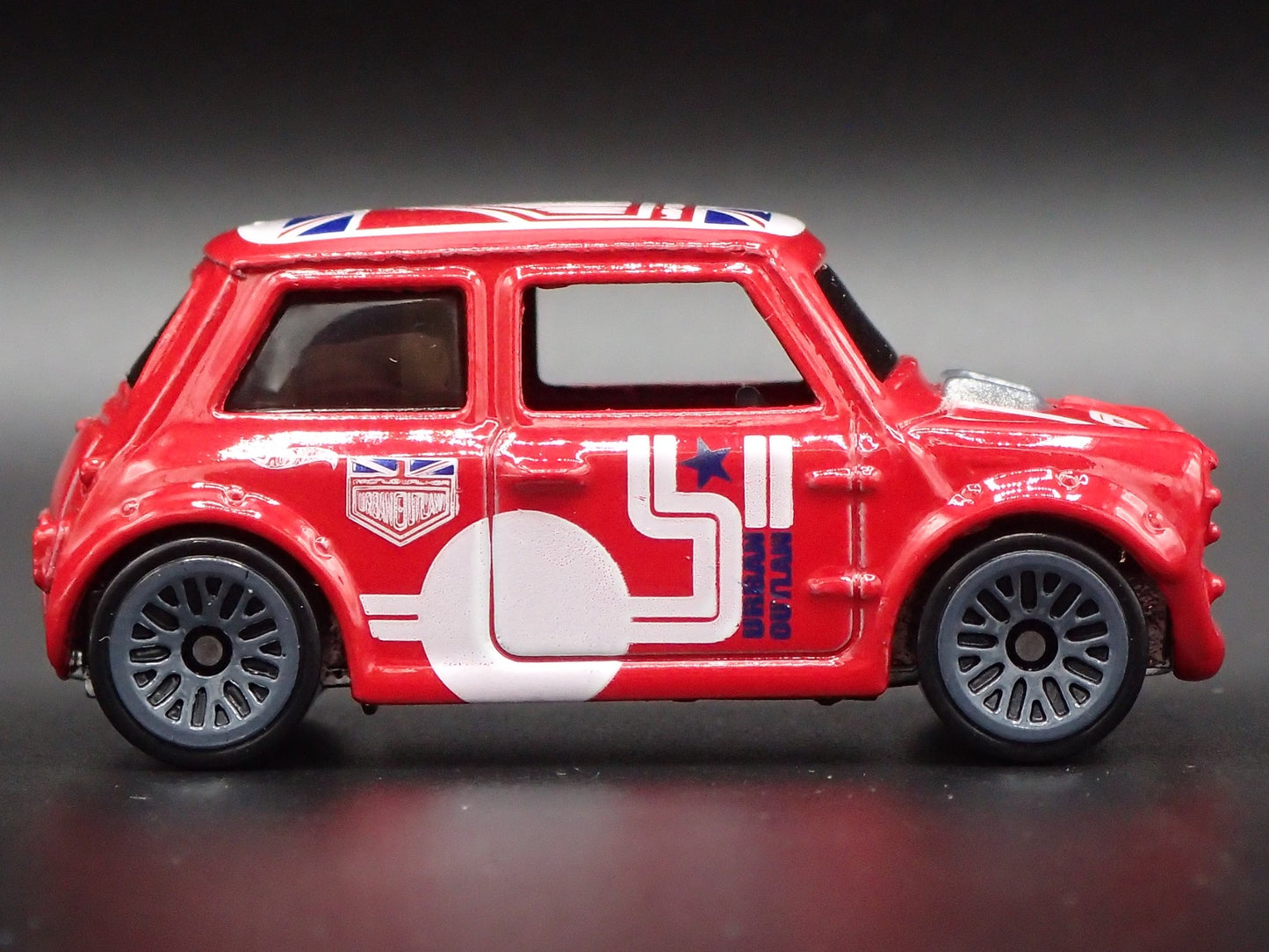1969-1976 MINI COOPER OUTLAW MARK III 1:64 SCALE COLLECTIBLE DIECAST MODEL CAR