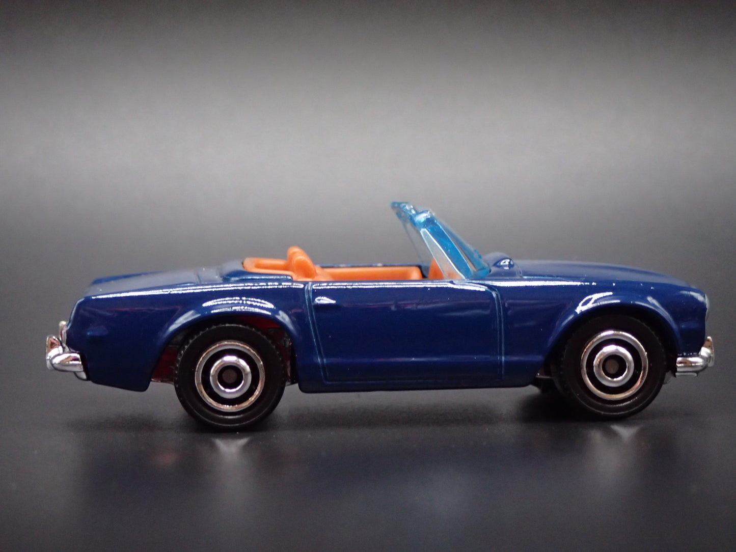 1963-1967 MERCEDES-BENZ 230 SL CONVERTIBLE 1:64 SCALE DIORAMA DIECAST MODEL CAR
