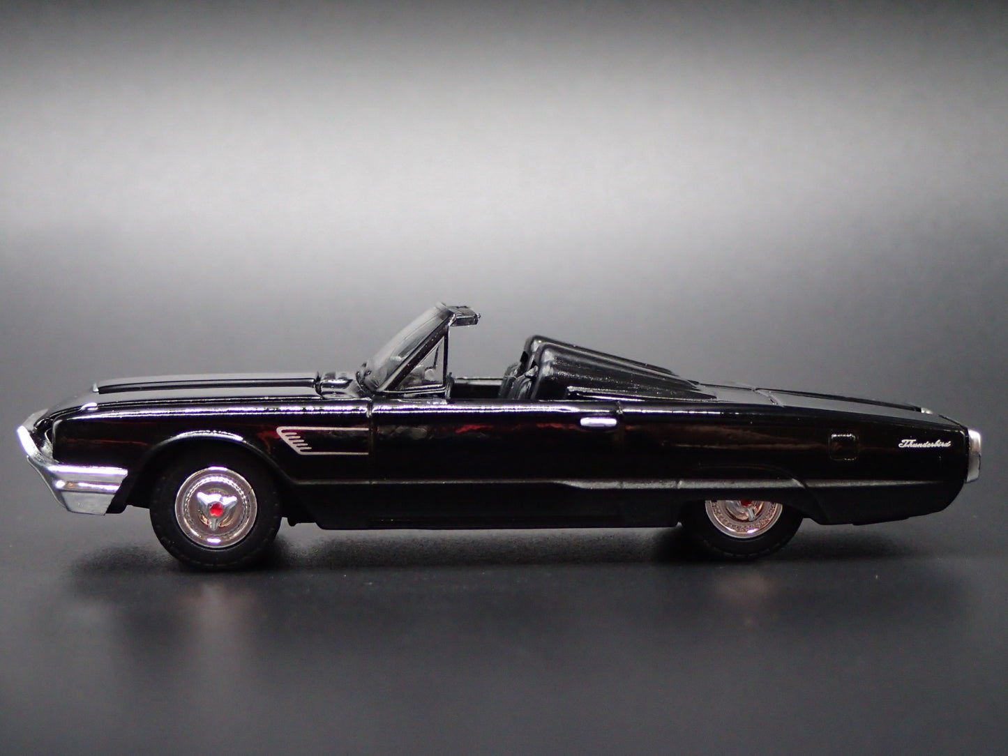 1965 65 FORD THUNDERBIRD TBIRD CONVERTIBLE TONNEAU 1:64 SCALE DIECAST MODEL CAR