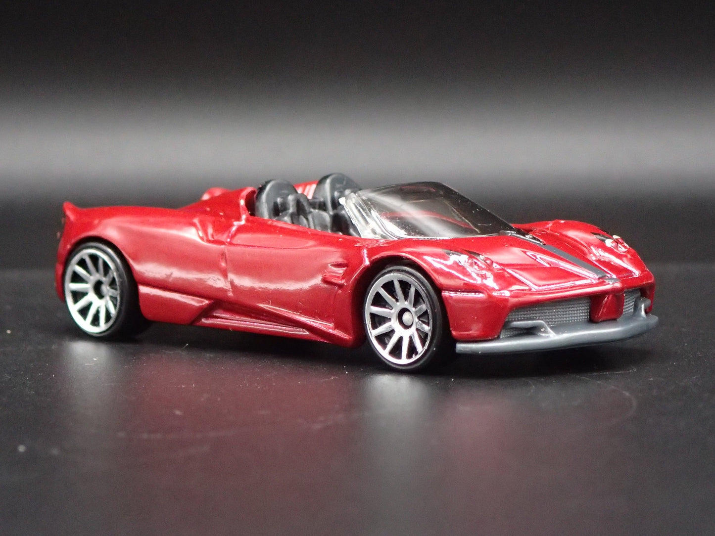 2017-2020 PAGANI HUAYRA ROADSTER SUPERCAR 1:64 SCALE DIORAMA DIECAST MODEL CAR