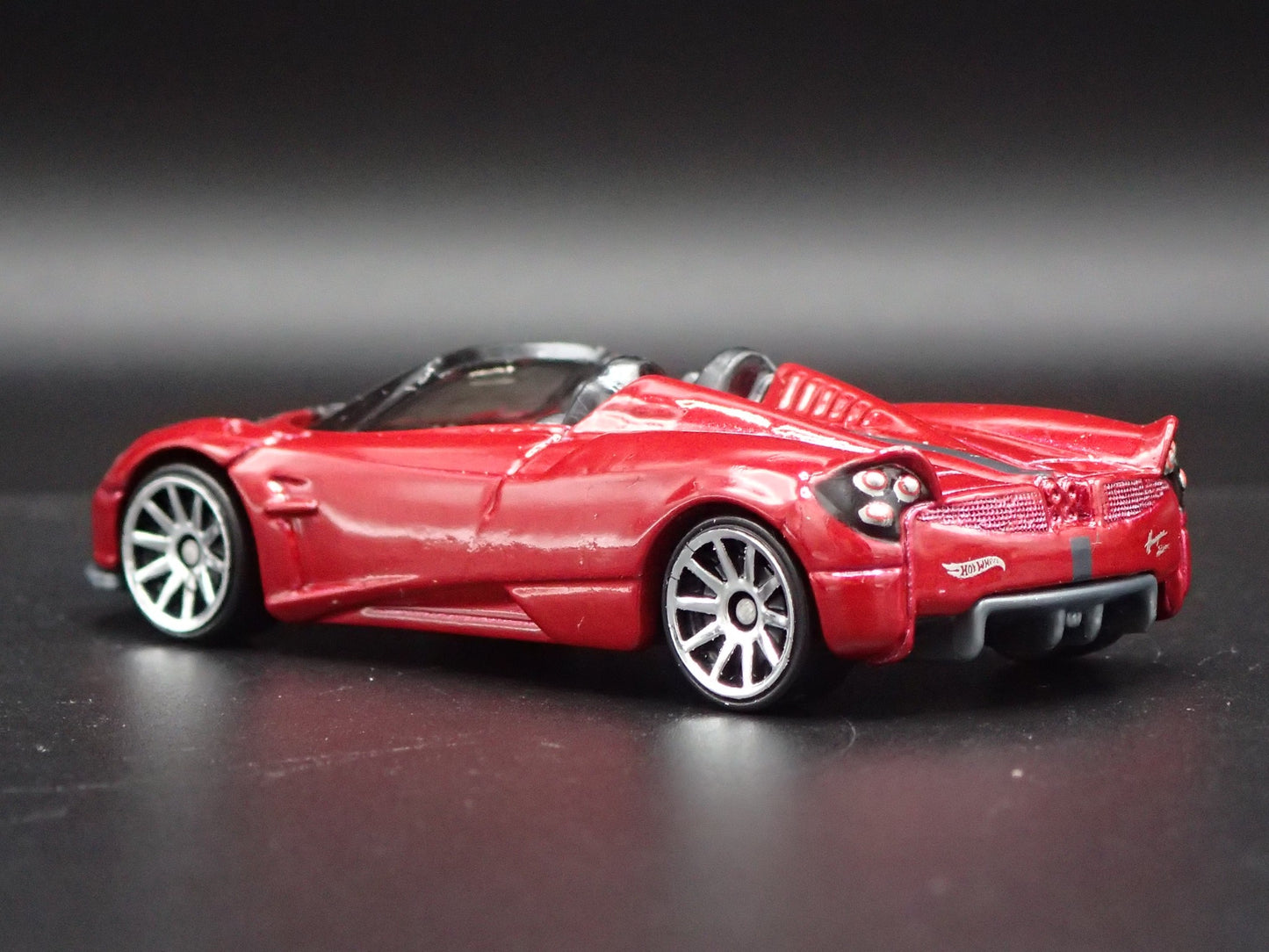 2017-2020 PAGANI HUAYRA ROADSTER SUPERCAR 1:64 SCALE DIORAMA DIECAST MODEL CAR