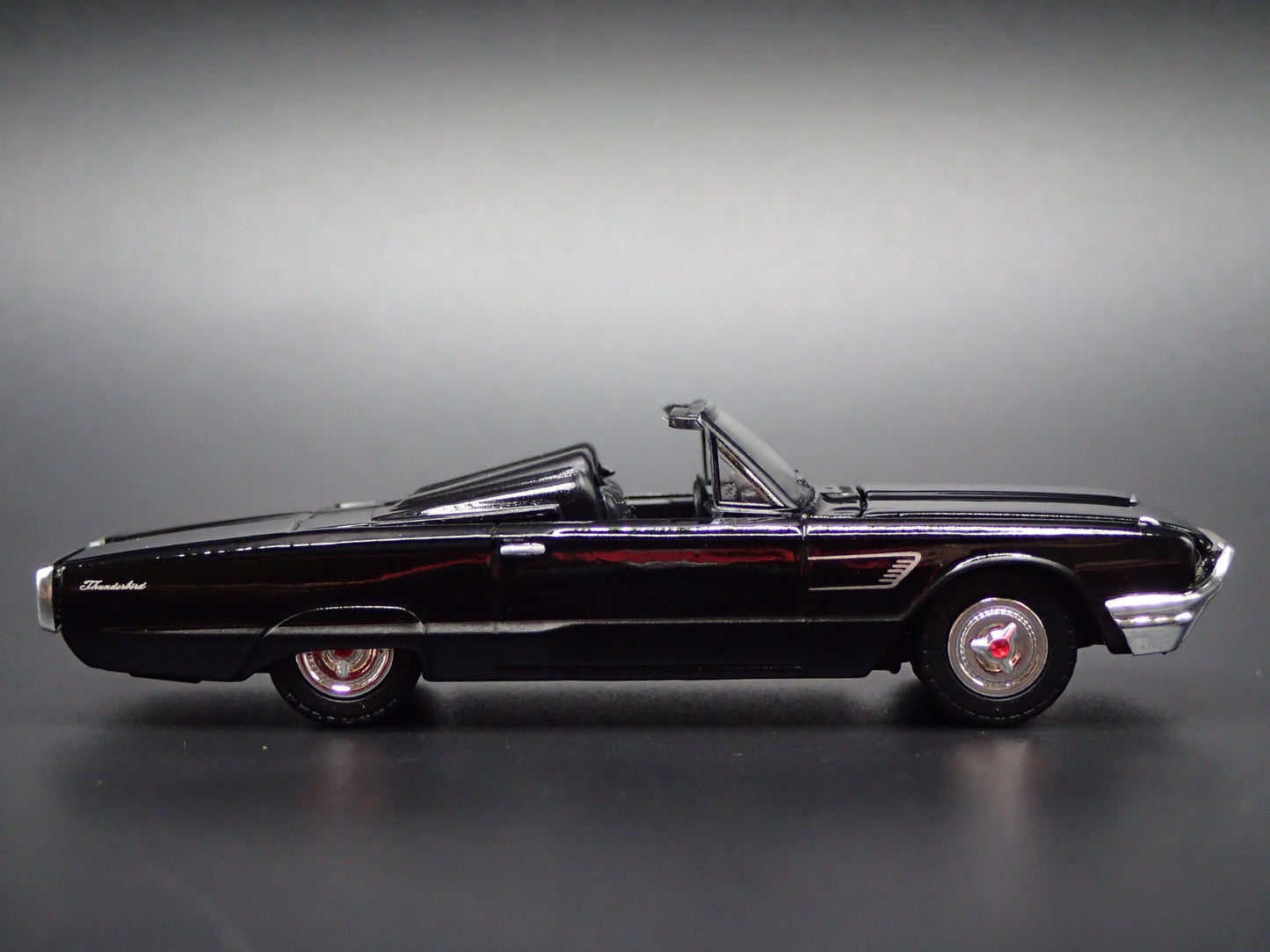 1965 65 FORD THUNDERBIRD TBIRD CONVERTIBLE TONNEAU 1:64 SCALE DIECAST MODEL CAR