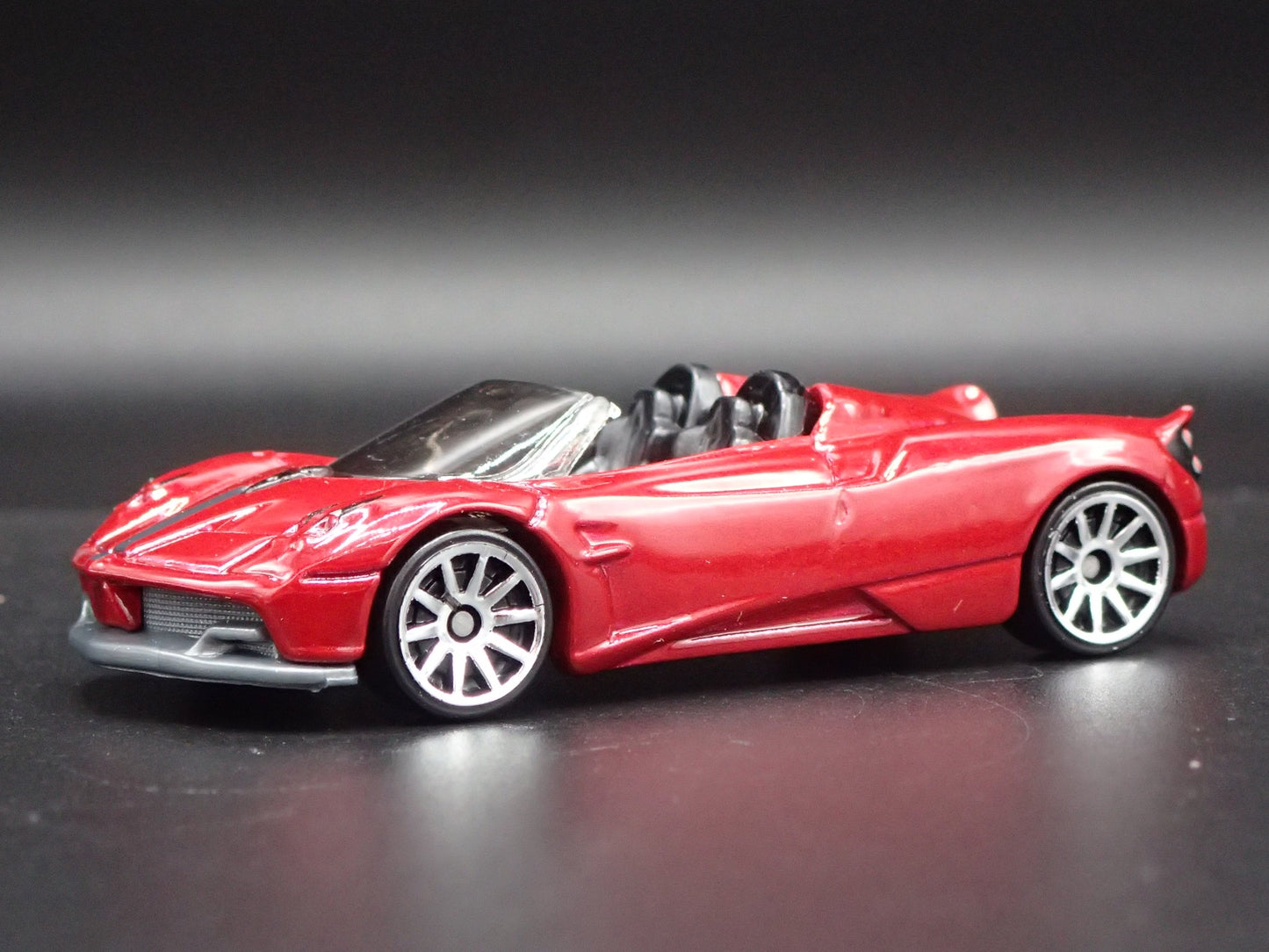 2017-2020 PAGANI HUAYRA ROADSTER SUPERCAR 1:64 SCALE DIORAMA DIECAST MODEL CAR