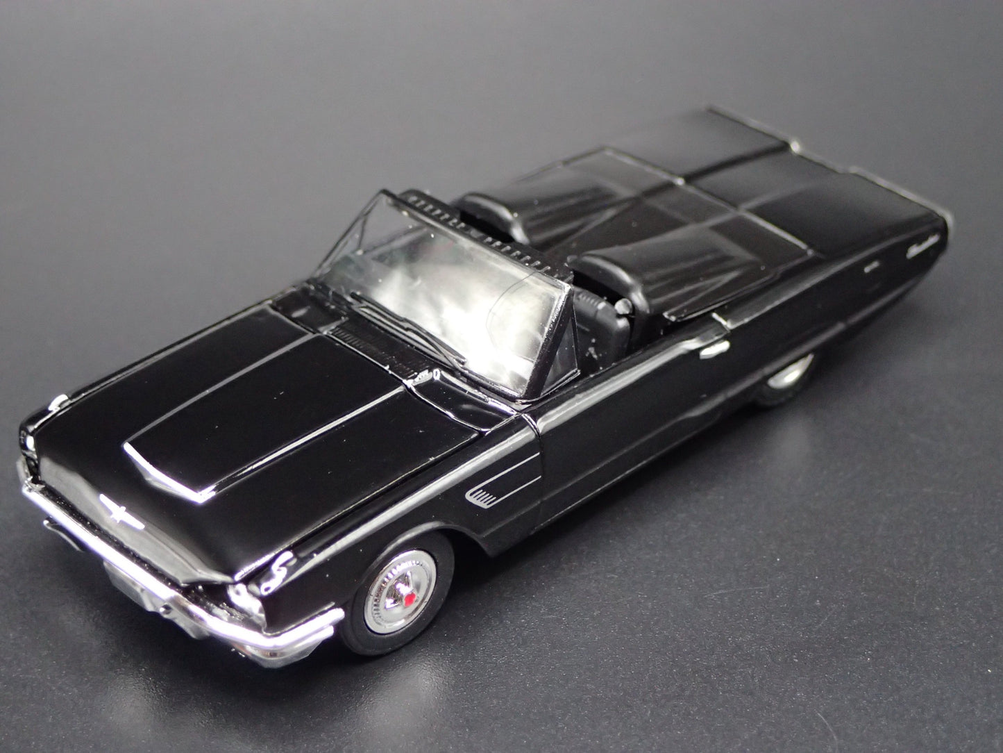 1965 65 FORD THUNDERBIRD TBIRD CONVERTIBLE TONNEAU 1:64 SCALE DIECAST MODEL CAR