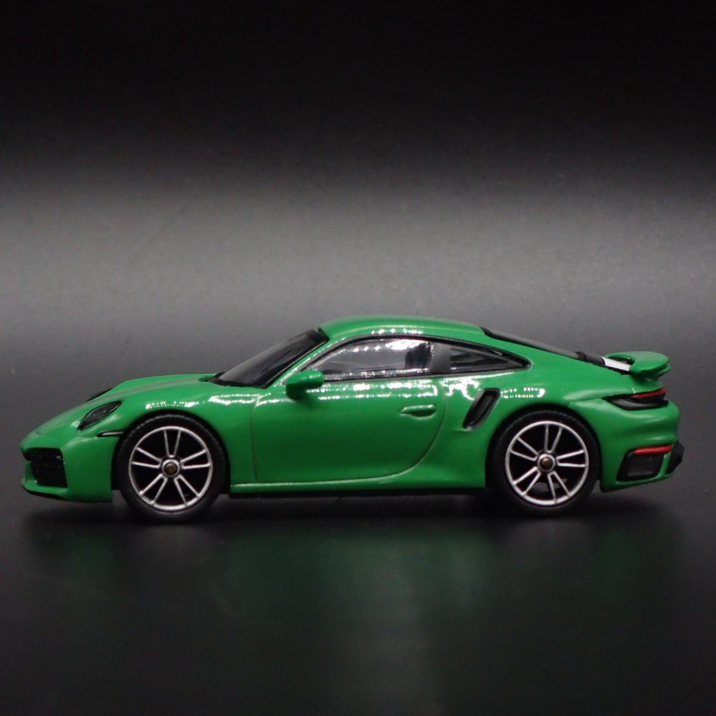 2018-2025 PORSCHE 911 TURBO S 992 GREEN 1:64 SCALE COLLECTIBLE DIECAST MODEL CAR