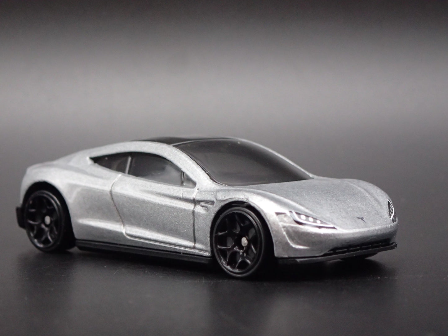 TESLA ROADSTER SILVER RARE 1:64 SCALE COLLECTIBLE DIORAMA DIECAST MODEL CAR