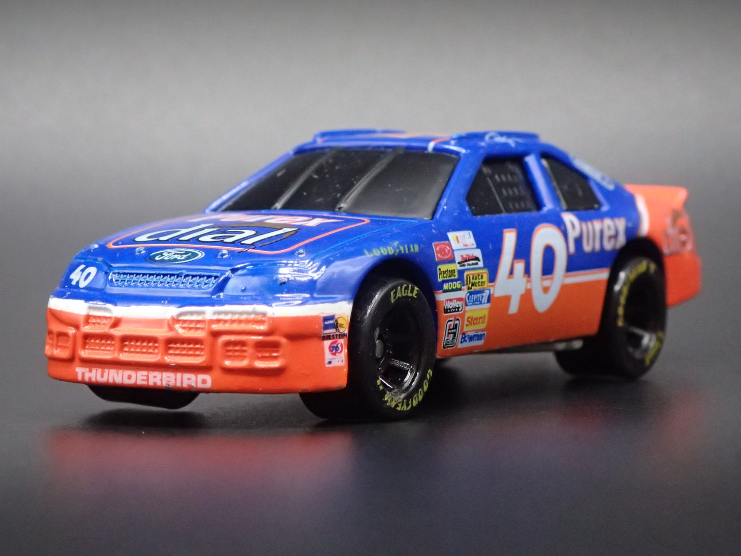 1995 95 FORD THUNDERBIRD 40 PATTY MOISE NASCAR 1:64 SCALE DIECAST MODEL CAR