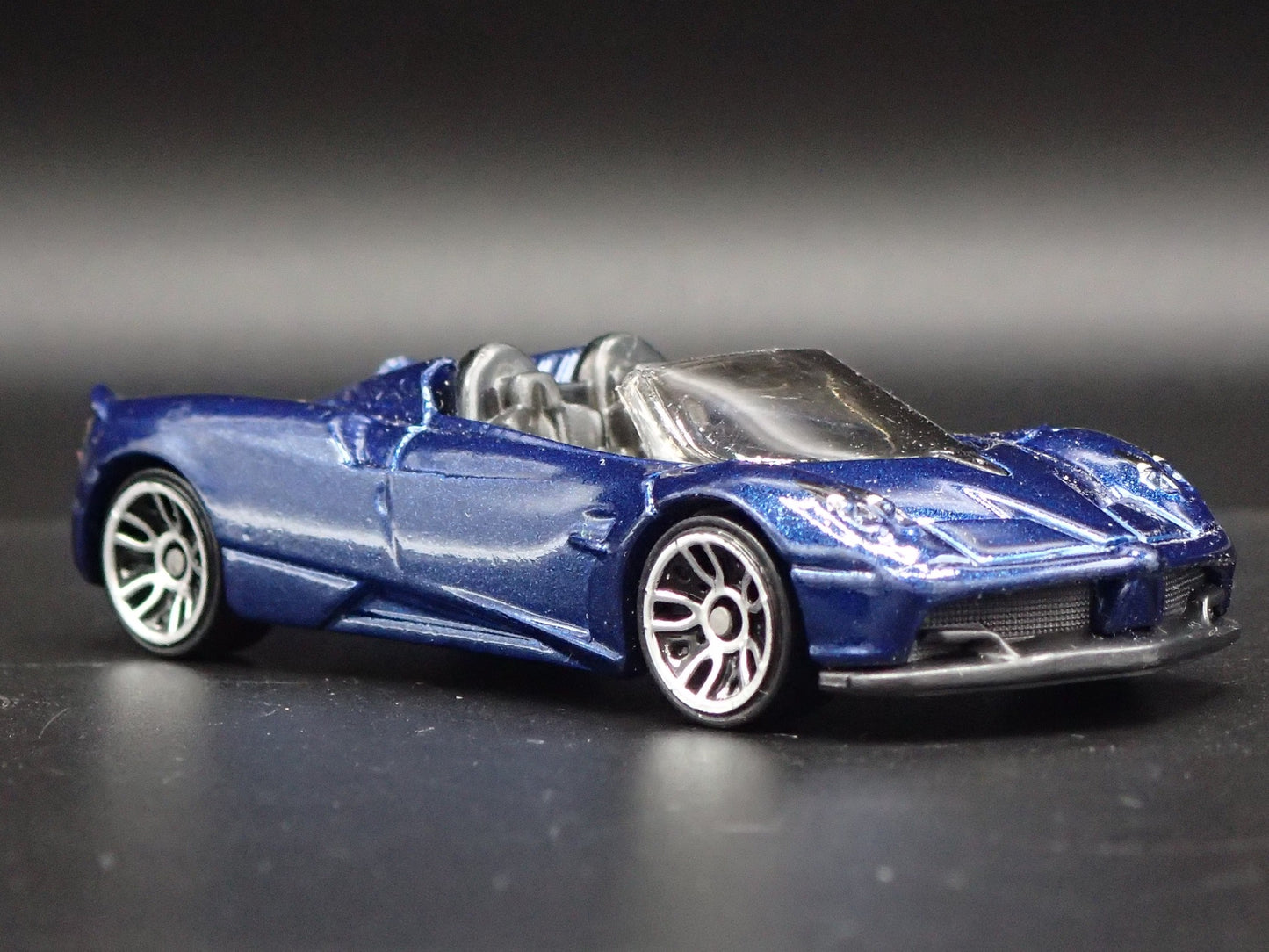 2017-2020 PAGANI HUAYRA ROADSTER SUPERCAR 1:64 SCALE DIORAMA DIECAST MODEL CAR