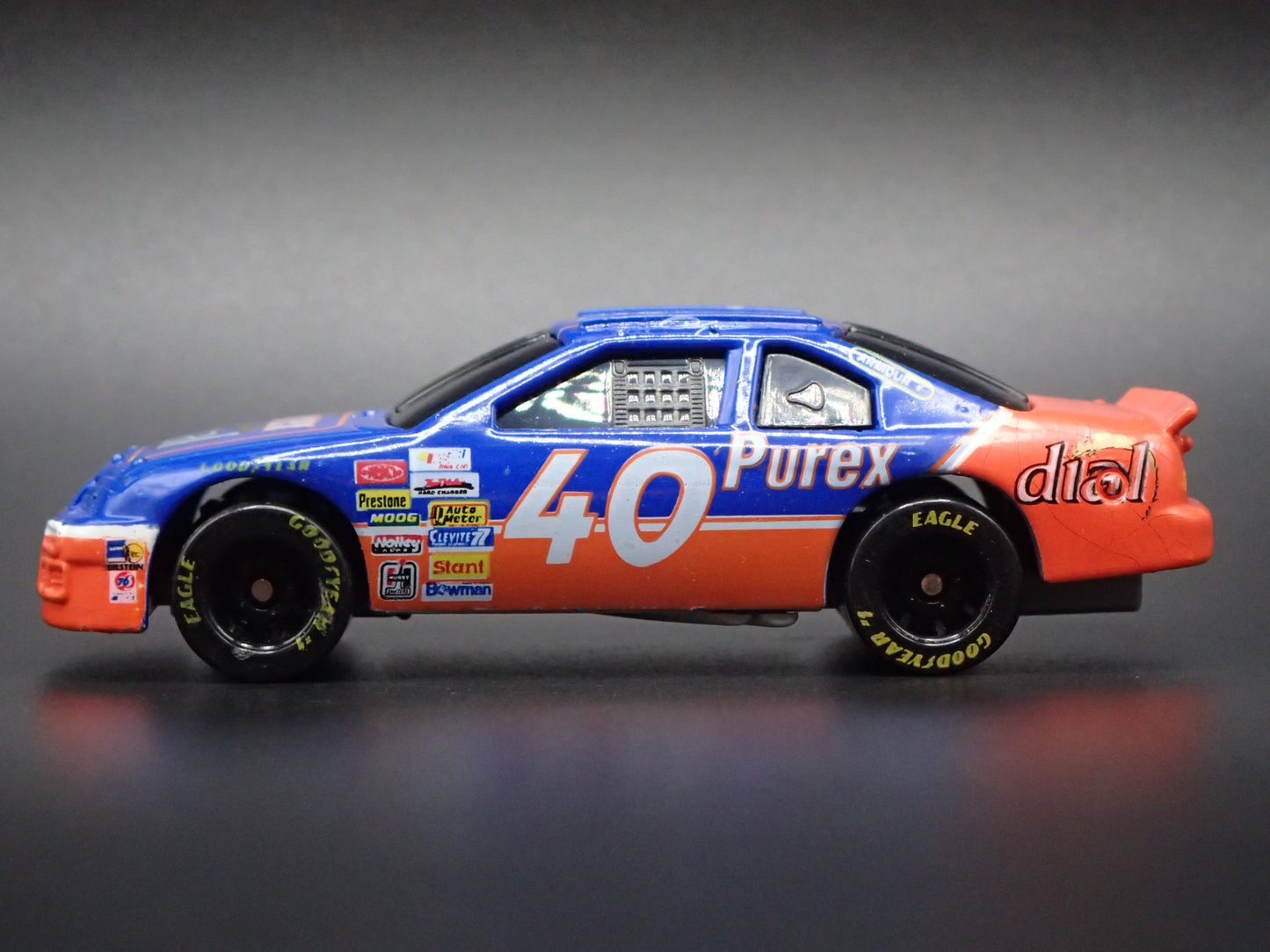 1995 95 FORD THUNDERBIRD 40 PATTY MOISE NASCAR 1:64 SCALE DIECAST MODEL CAR
