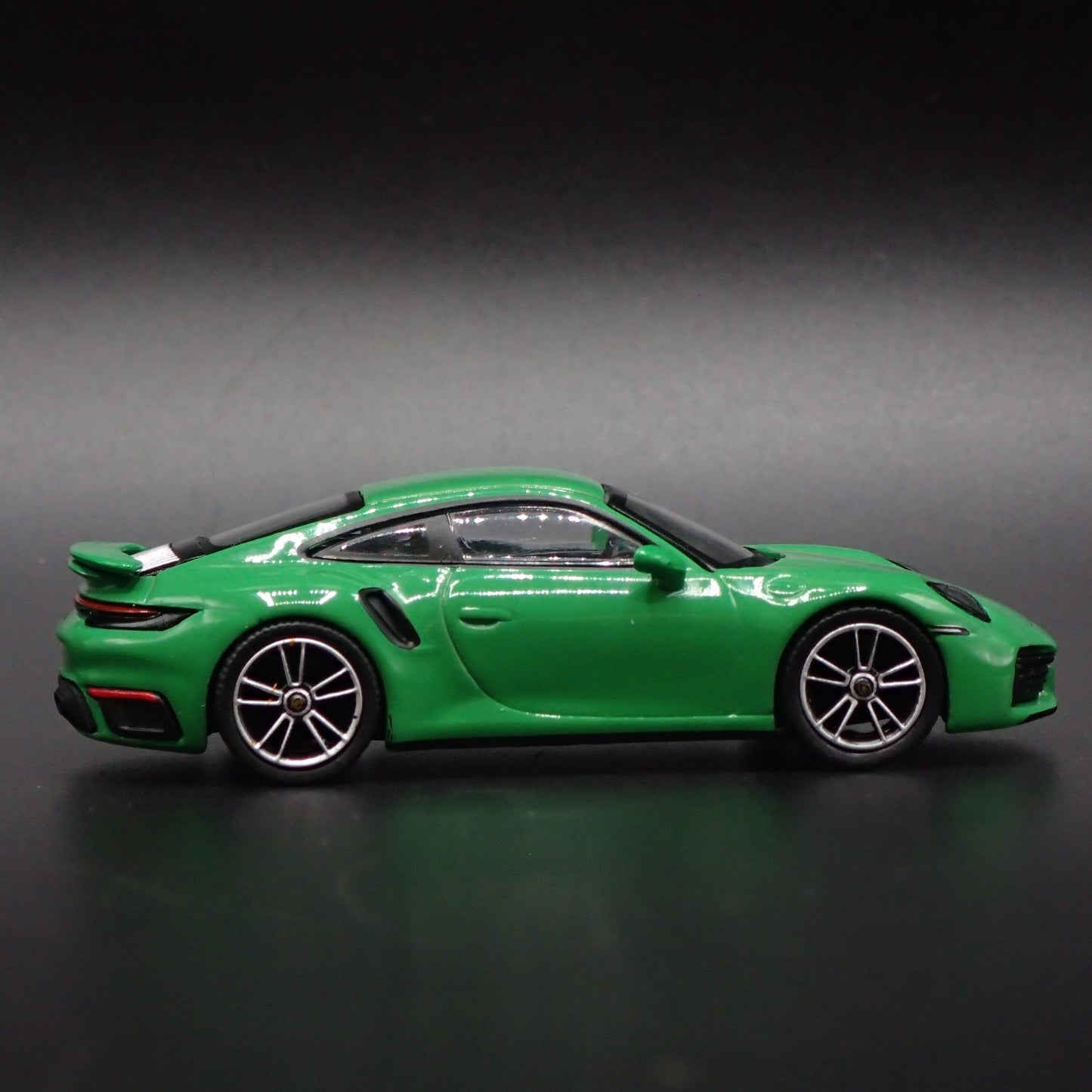 2018-2025 PORSCHE 911 TURBO S 992 GREEN 1:64 SCALE COLLECTIBLE DIECAST MODEL CAR