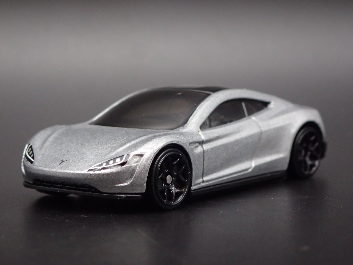 TESLA ROADSTER SILVER RARE 1:64 SCALE COLLECTIBLE DIORAMA DIECAST MODEL CAR