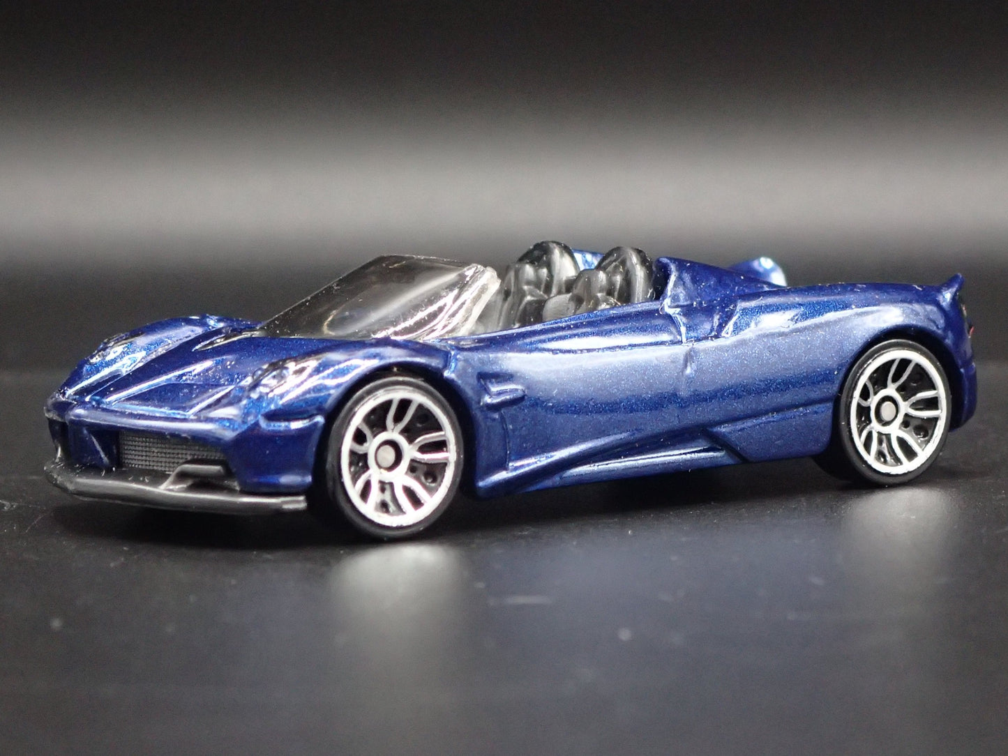2017-2020 PAGANI HUAYRA ROADSTER SUPERCAR 1:64 SCALE DIORAMA DIECAST MODEL CAR