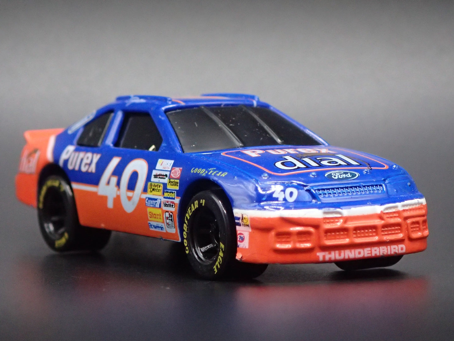 1995 95 FORD THUNDERBIRD 40 PATTY MOISE NASCAR 1:64 SCALE DIECAST MODEL CAR