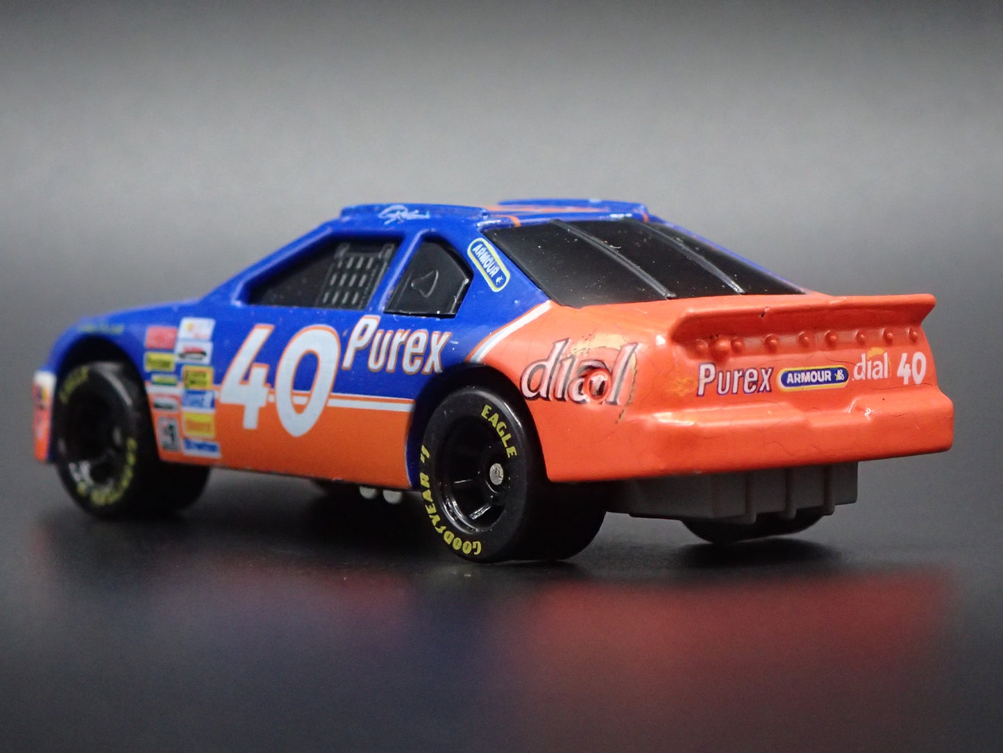 1995 95 FORD THUNDERBIRD 40 PATTY MOISE NASCAR 1:64 SCALE DIECAST MODEL CAR