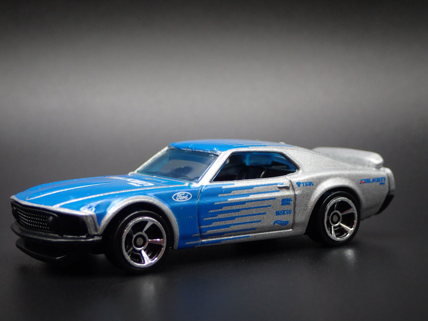 1969 69 FORD MUSTANG BOSS 302 FALKEN TIRES 1/64 SCALE DIORAMA DIECAST MODEL CAR