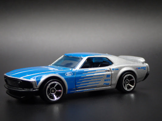 1969 69 FORD MUSTANG BOSS 302 FALKEN TIRES 1/64 SCALE DIORAMA DIECAST MODEL CAR