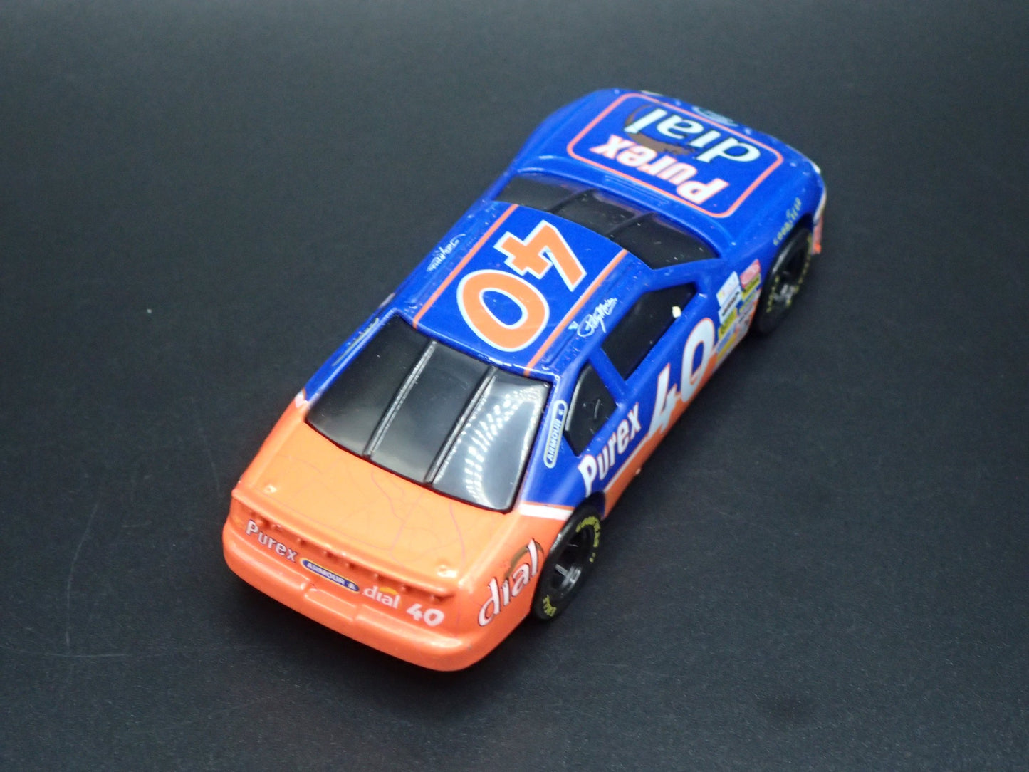 1995 95 FORD THUNDERBIRD 40 PATTY MOISE NASCAR 1:64 SCALE DIECAST MODEL CAR