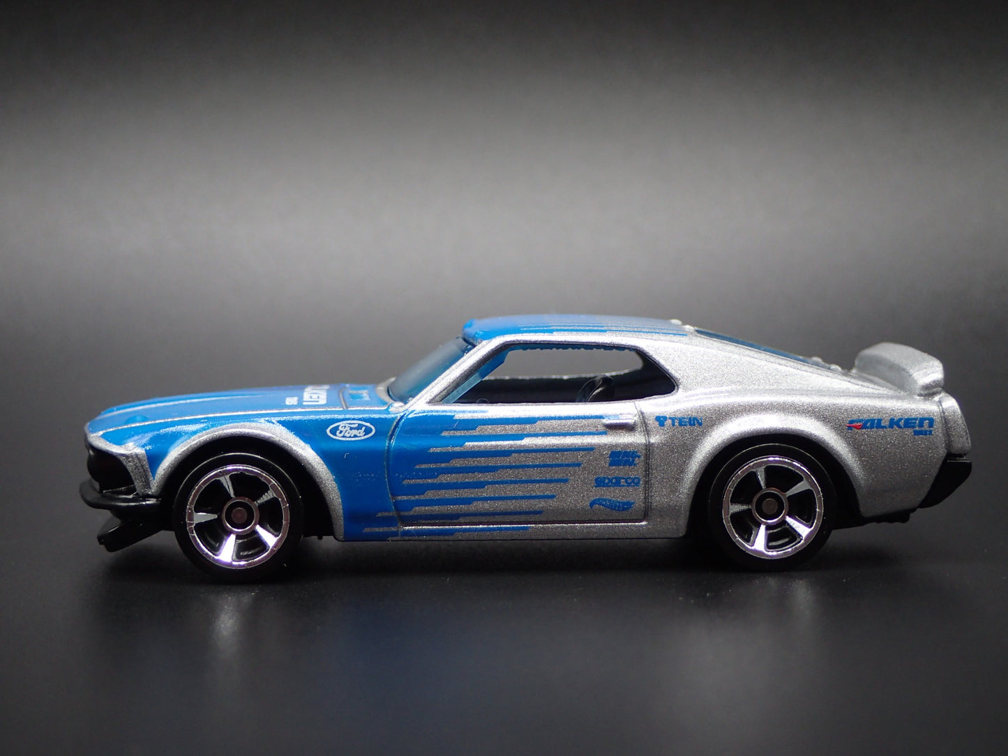 1969 69 FORD MUSTANG BOSS 302 FALKEN TIRES 1/64 SCALE DIORAMA DIECAST MODEL CAR