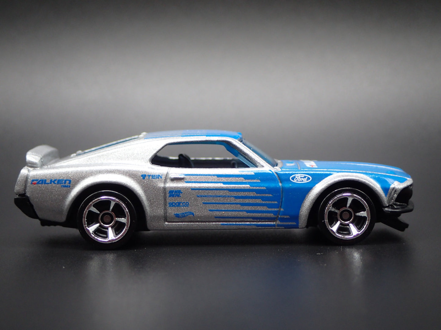 1969 69 FORD MUSTANG BOSS 302 FALKEN TIRES 1/64 SCALE DIORAMA DIECAST MODEL CAR